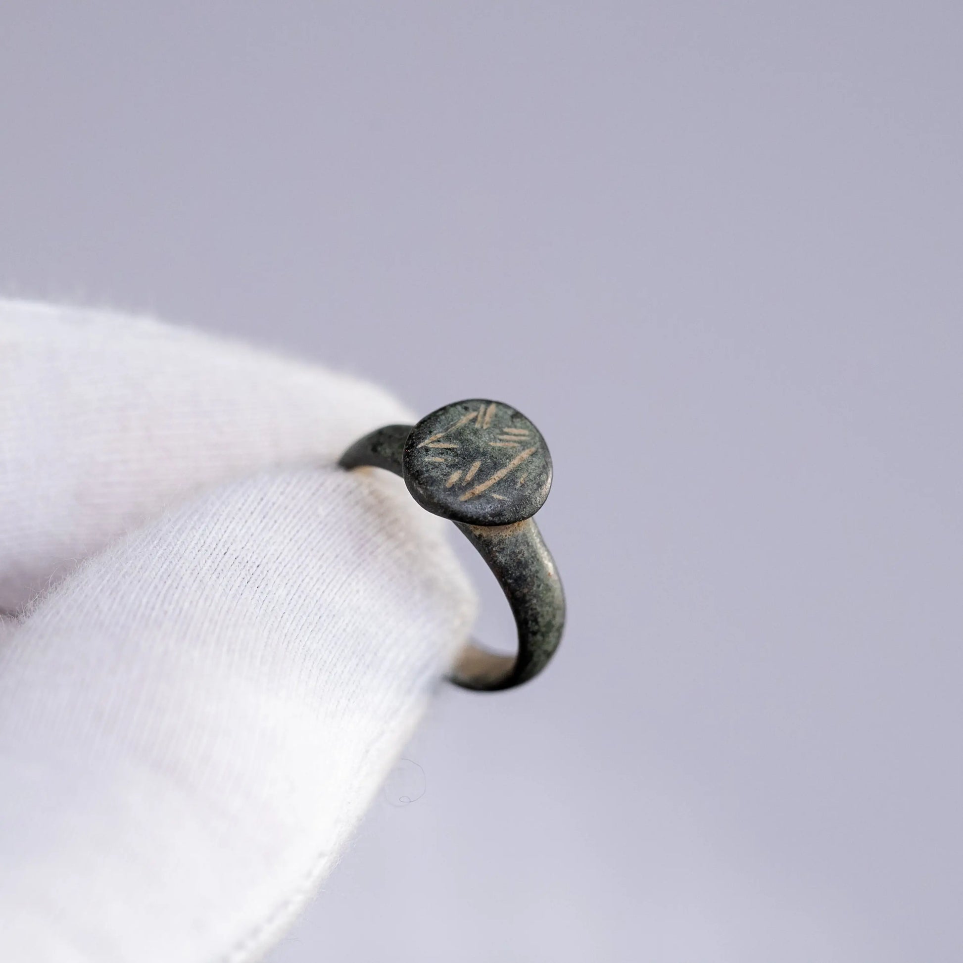 Bronze Ring with Linear Engraved Bezel – “Servius” (3rd–9th c. AD) – EU 49 / US 5 Aurora Antiqua
