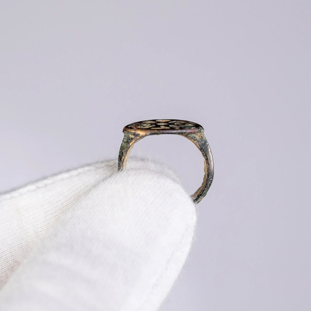 Bronze Ring with Dotted Rosette Bezel – “Faustinus” (4th–9th c. AD) – EU 46 / US 4 Aurora Antiqua