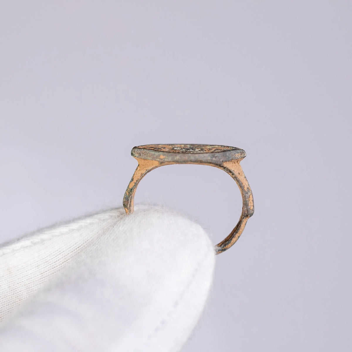 “Vitorius” – Late Roman Bronze Ring (2nd–4th Century AD) – EU 51 / US 5.5 Aurora Antiqua