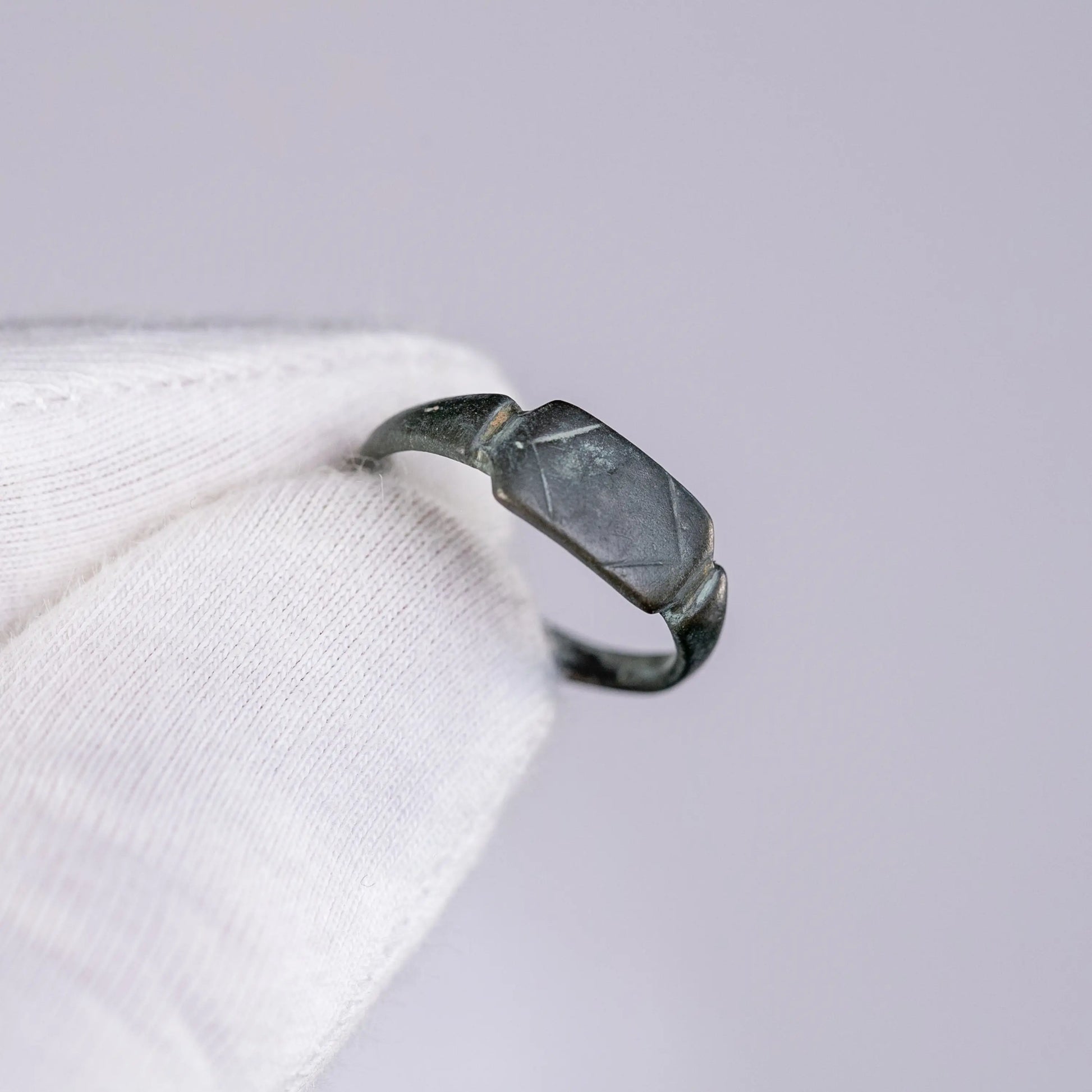 Bronze Ring with Geometric Polygonal Bezel – “Marcellus” (3rd–7th c. AD) – EU 50 / US 5.25 Aurora Antiqua