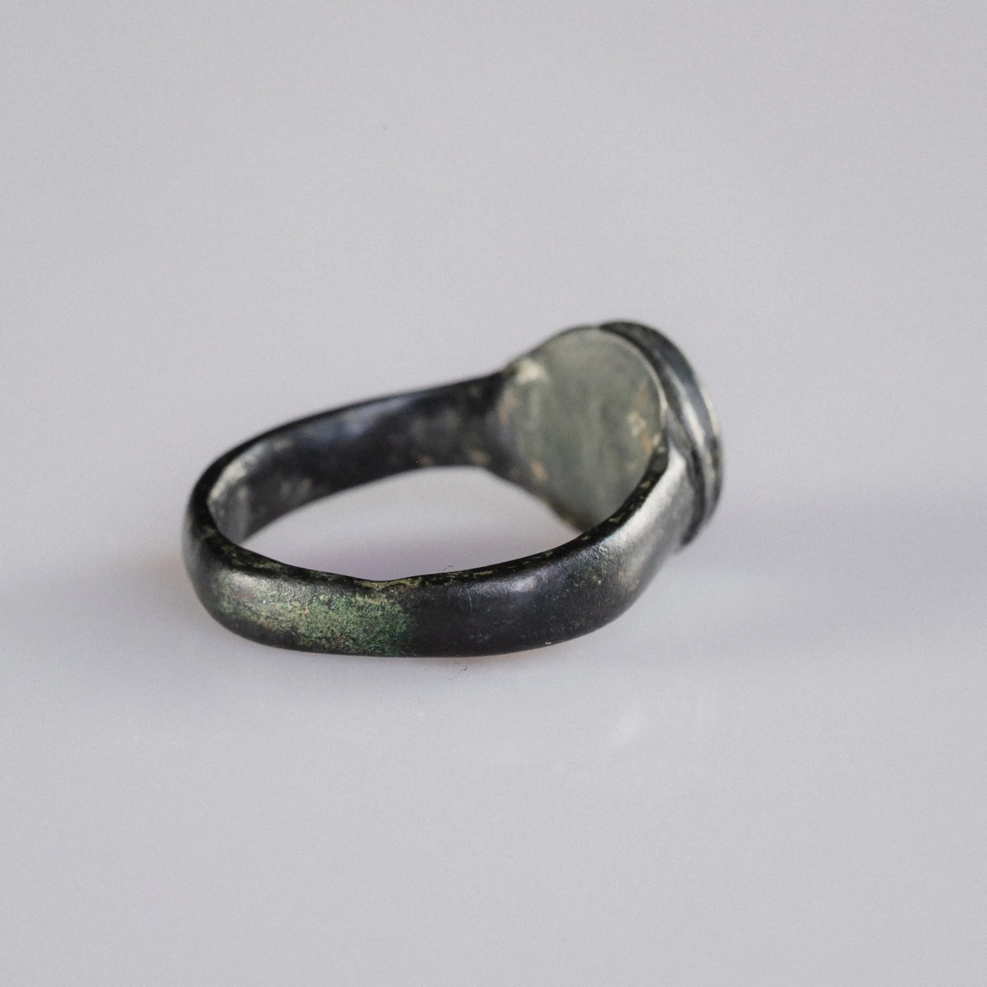 “Hildebert” – Medieval Bronze Signet Ring (12th–15th Century AD) – EU 50 / US 5.25 Aurora Antiqua