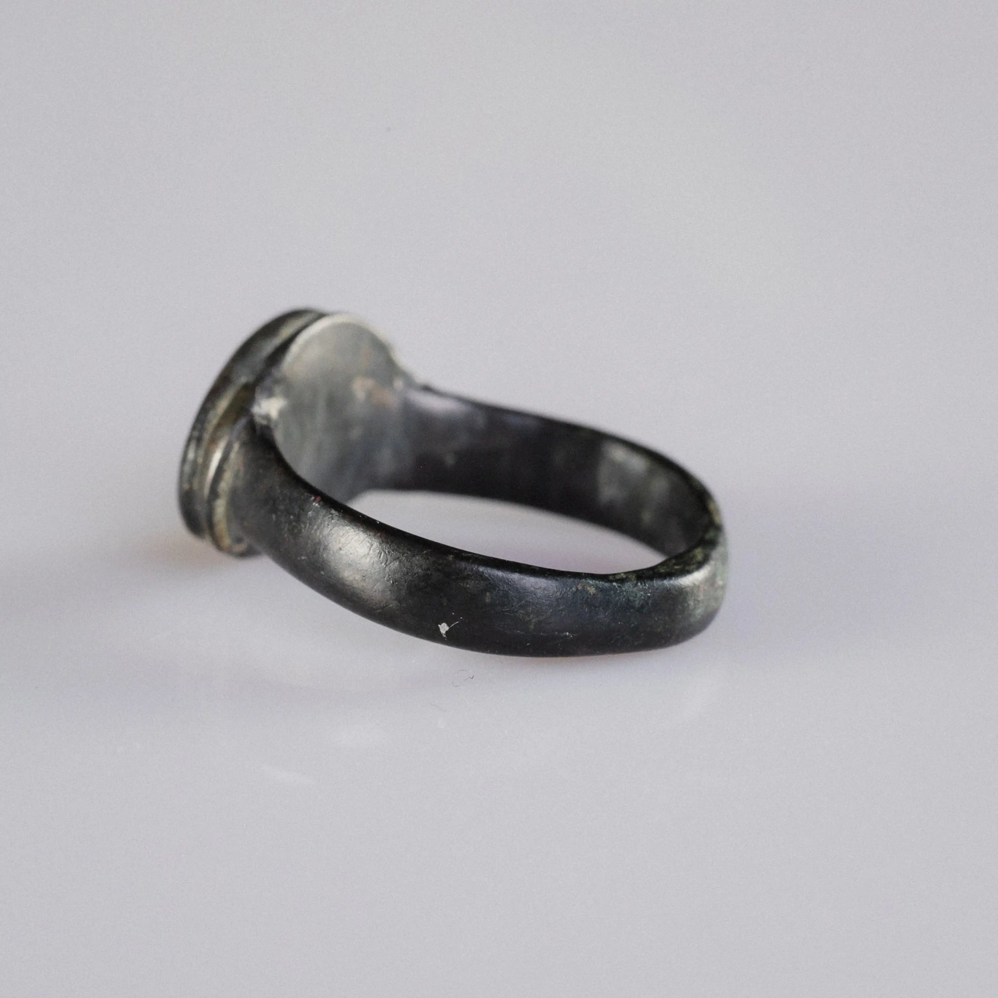 “Hildebert” – Medieval Bronze Signet Ring (12th–15th Century AD) – EU 50 / US 5.25 Aurora Antiqua