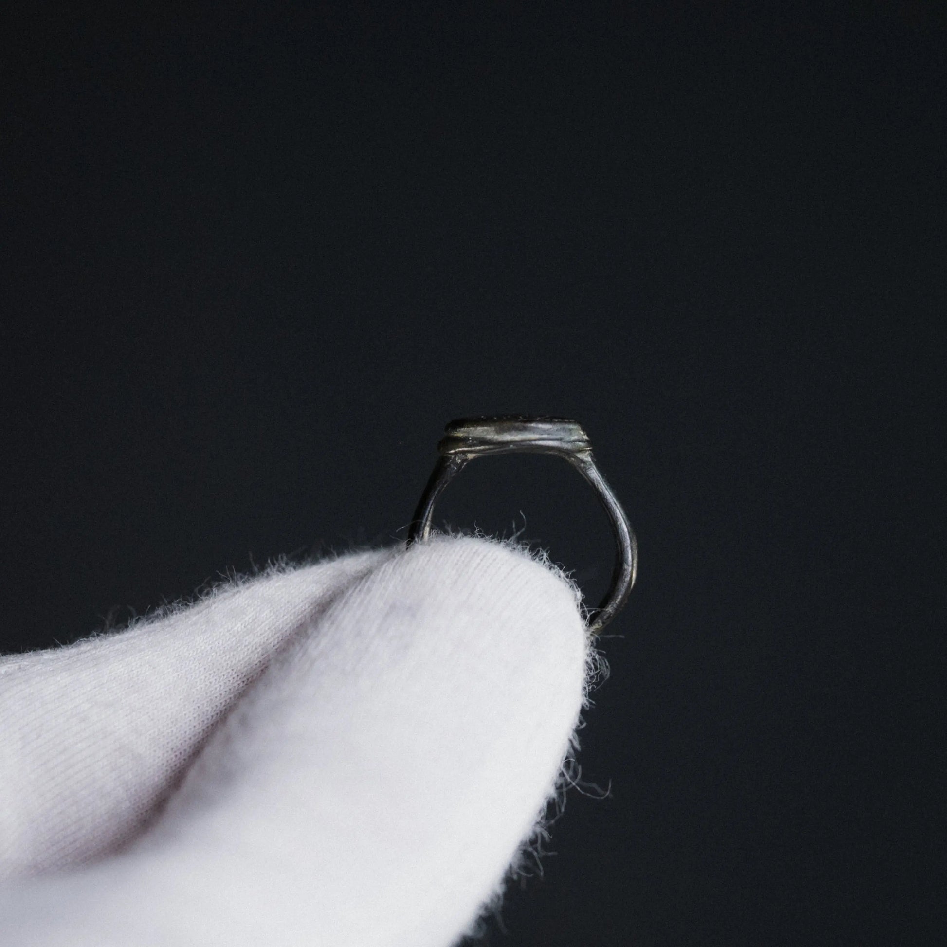 “Hildebert” – Medieval Bronze Signet Ring (12th–15th Century AD) – EU 50 / US 5.25 Aurora Antiqua