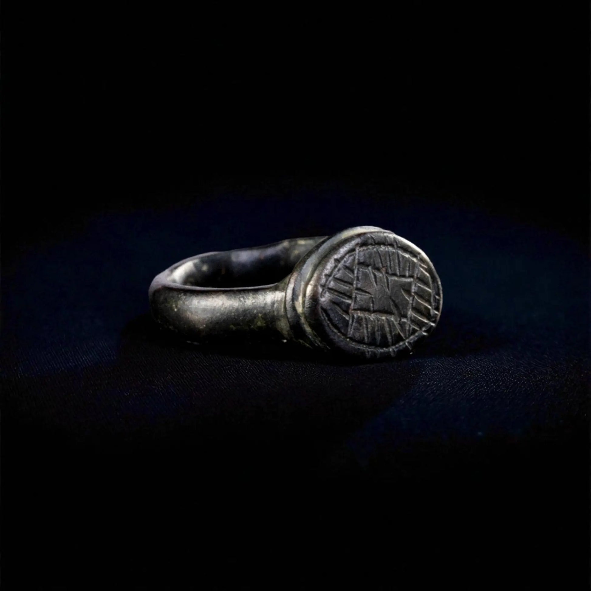 “Hildebert” – Medieval Bronze Signet Ring (12th–15th Century AD) – EU 50 / US 5.25 Aurora Antiqua