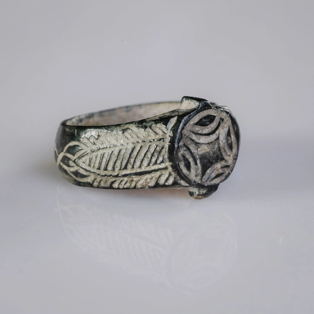 “Wilhelmus” – Medieval Bronze Signet Ring (13th–15th Century AD) – EU 56 / US 8 Aurora Antiqua