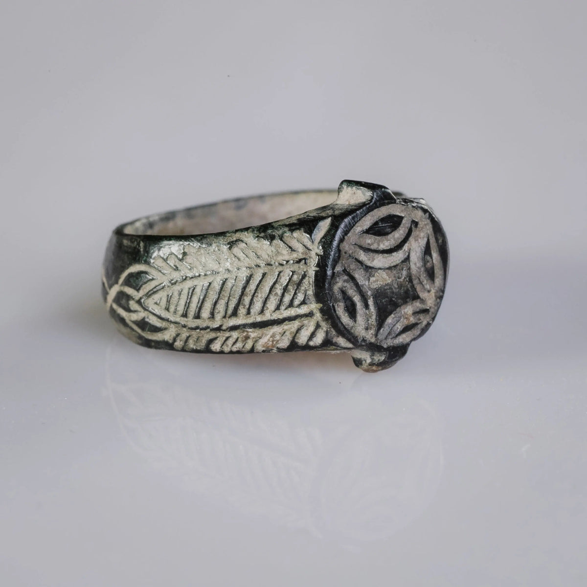 Medieval Bronze Signet Ring 'Wilhelmus' (13th-15th c. AD) EU 56/US 8