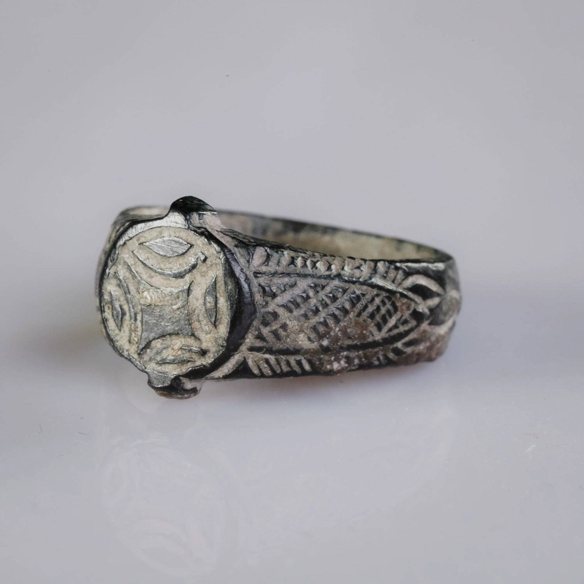 “Wilhelmus” – Medieval Bronze Signet Ring (13th–15th Century AD) – EU 56 / US 8 Aurora Antiqua