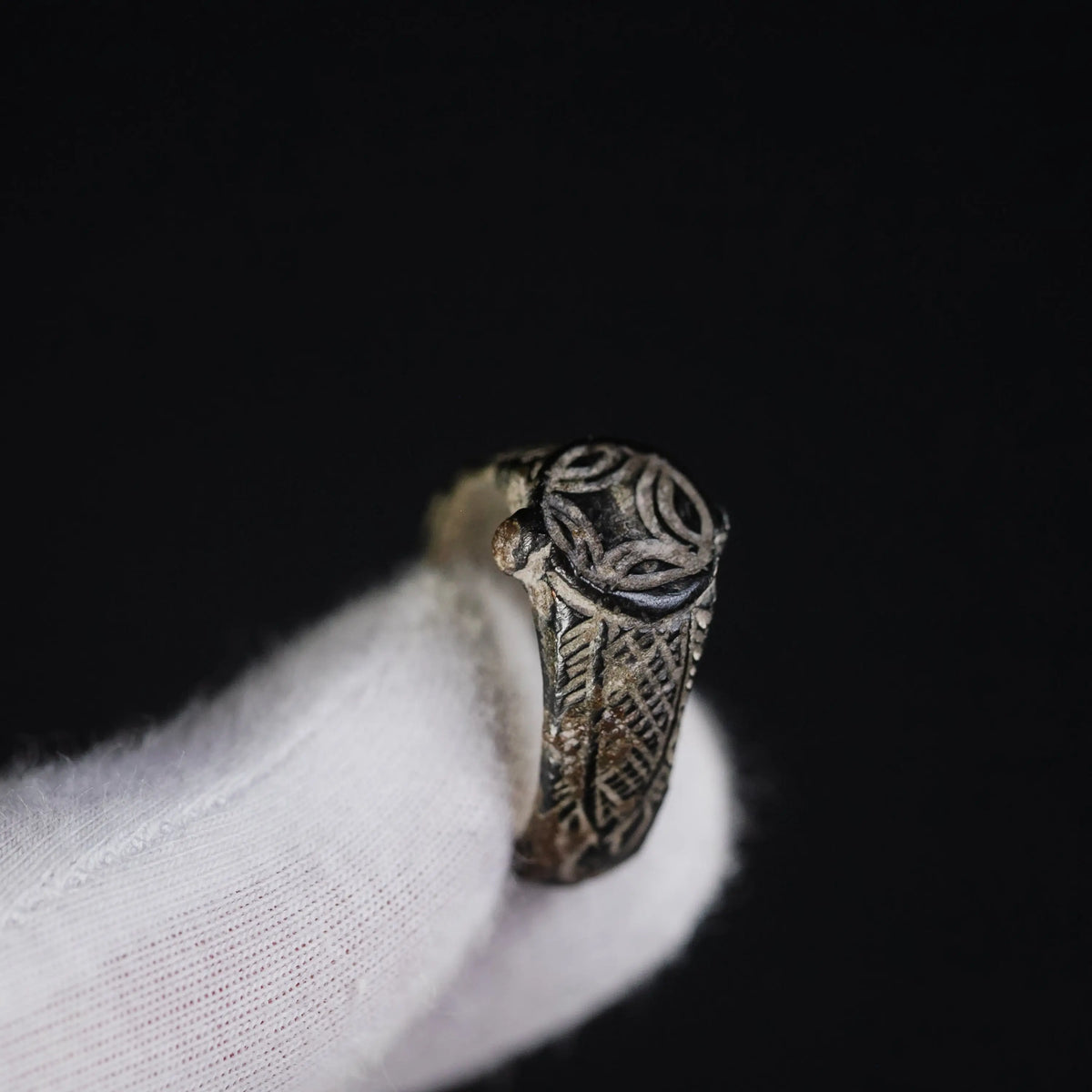 Medieval Bronze Signet Ring 'Wilhelmus' (13th-15th c. AD) EU 56/US 8