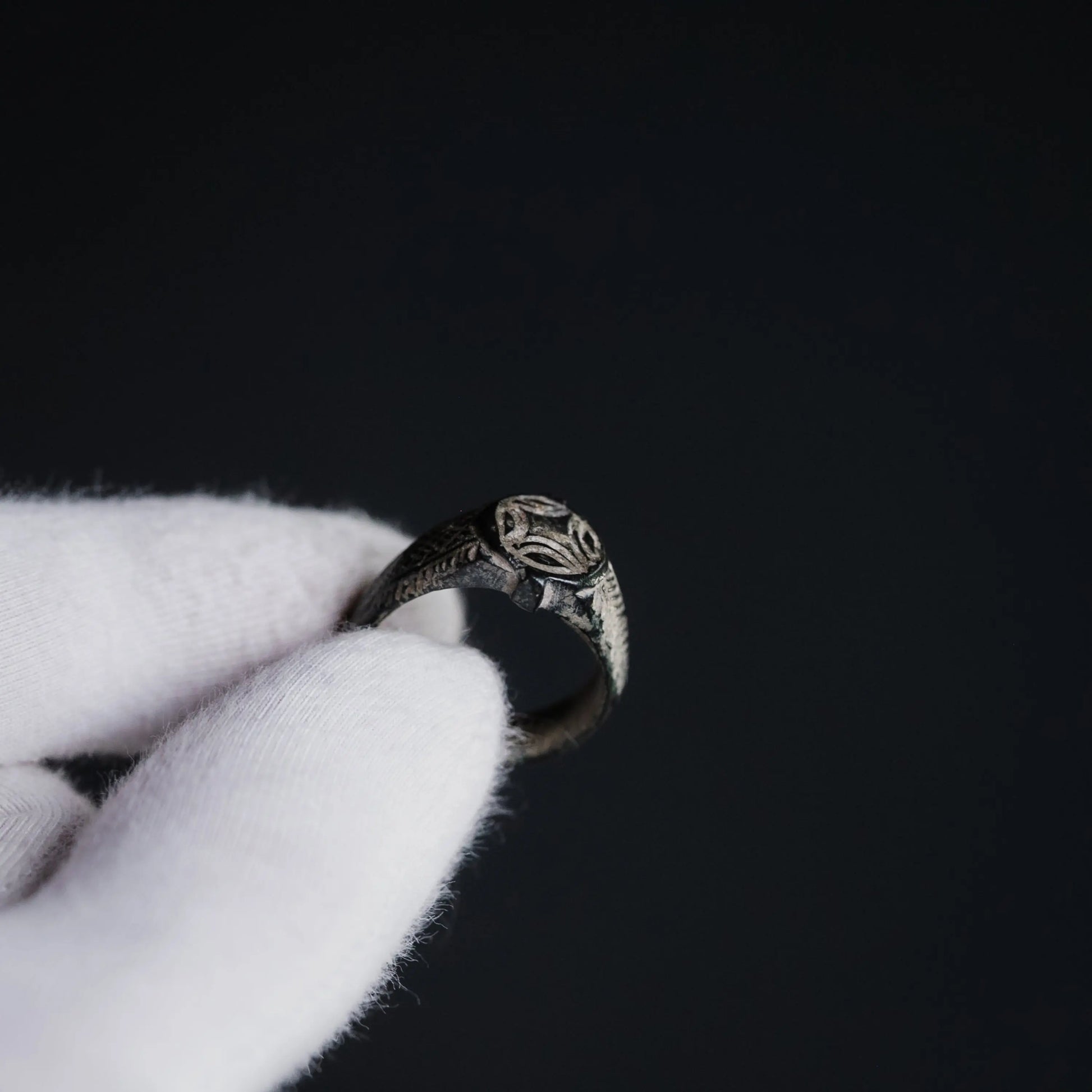 “Wilhelmus” – Medieval Bronze Signet Ring (13th–15th Century AD) – EU 56 / US 8 Aurora Antiqua