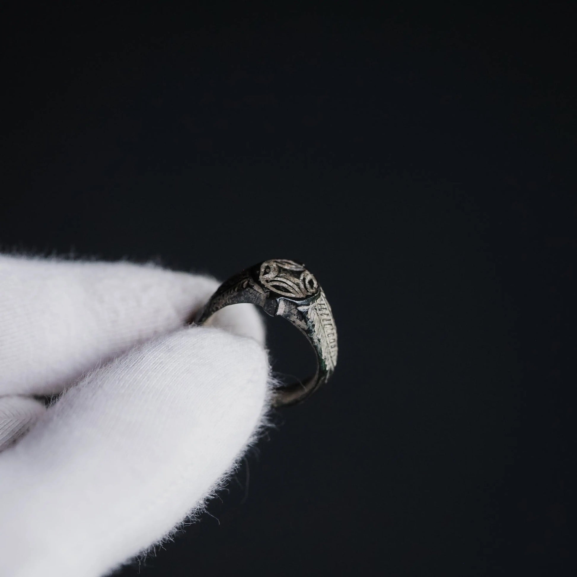 “Wilhelmus” – Medieval Bronze Signet Ring (13th–15th Century AD) – EU 56 / US 8 Aurora Antiqua