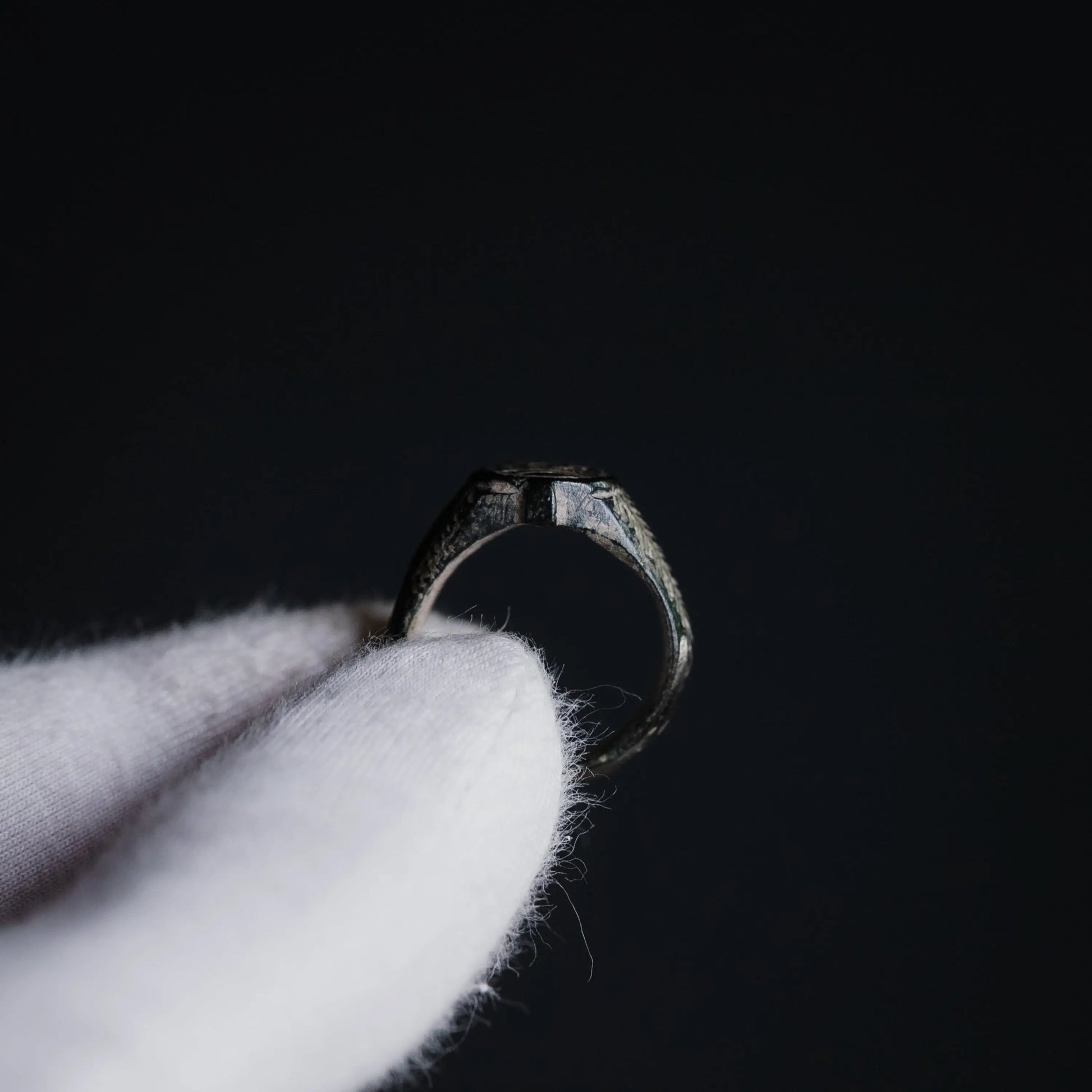 “Wilhelmus” – Medieval Bronze Signet Ring (13th–15th Century AD) – EU 56 / US 8 Aurora Antiqua