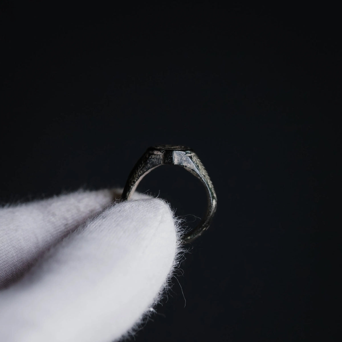 Medieval Bronze Signet Ring 'Wilhelmus' (13th-15th c. AD) EU 56/US 8