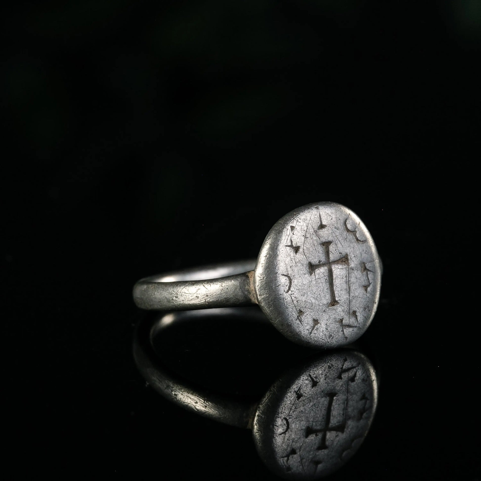 “Henricus” – Medieval Silver Seal Ring with Cross (12th–14th Century AD) – EU 65 / US 11 Aurora Antiqua