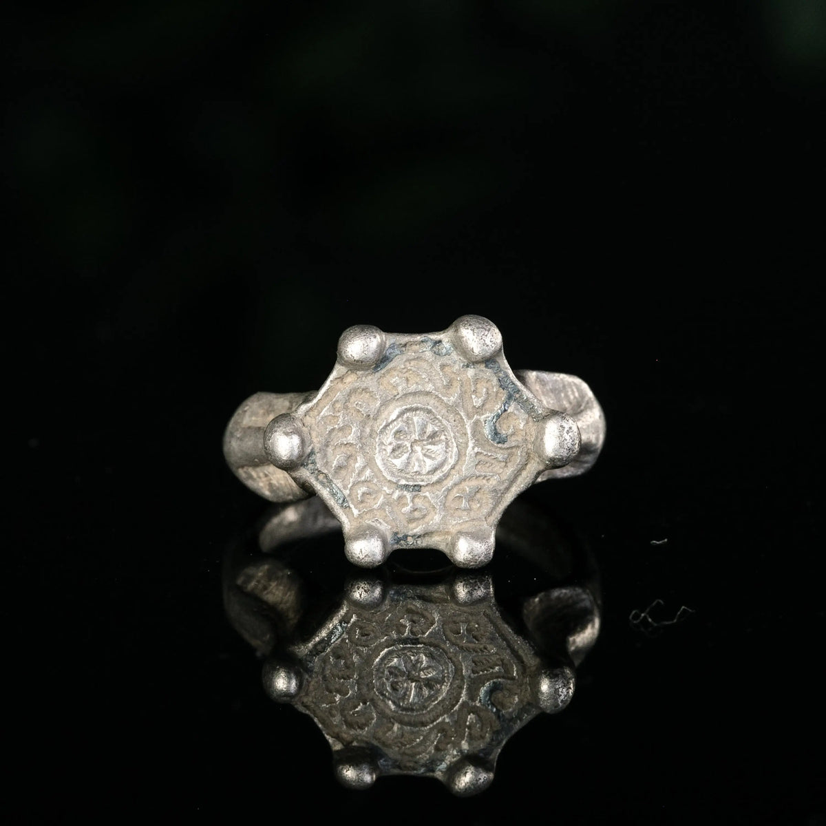 Viking Silver Signet Ring 'Eoin' (10th-11th c. AD) EU 59/US 8.5