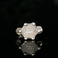 “Eoin” – Viking Silver Signet Ring (10th–11th Century AD) – EU 59 / US 8.5 Aurora Antiqua