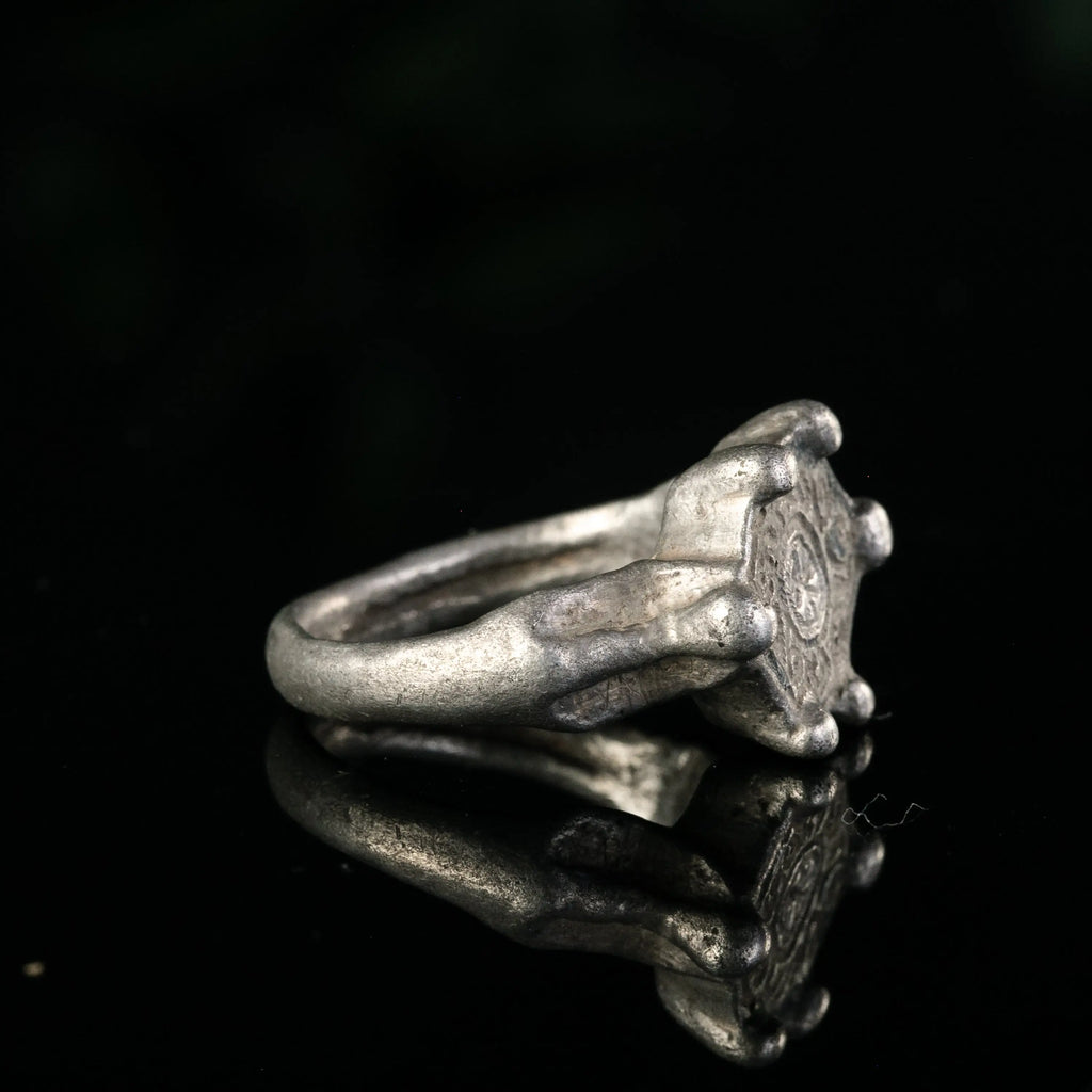 “Eoin” – Viking Silver Signet Ring (10th–11th Century AD) – EU 59 / US 8.5 Aurora Antiqua