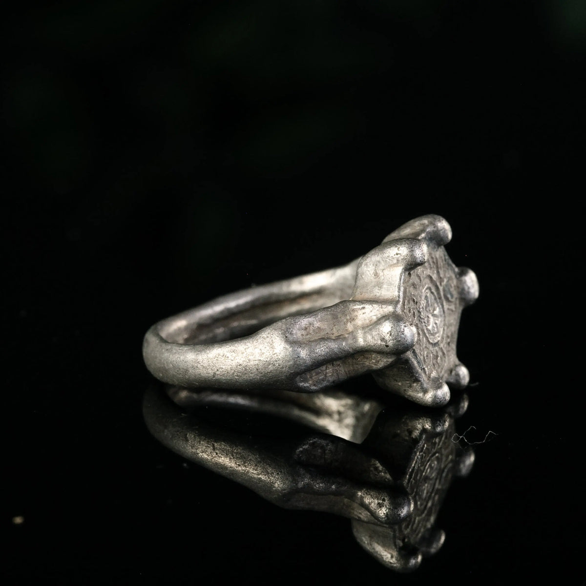 Viking Silver Signet Ring 'Eoin' (10th-11th c. AD) EU 59/US 8.5