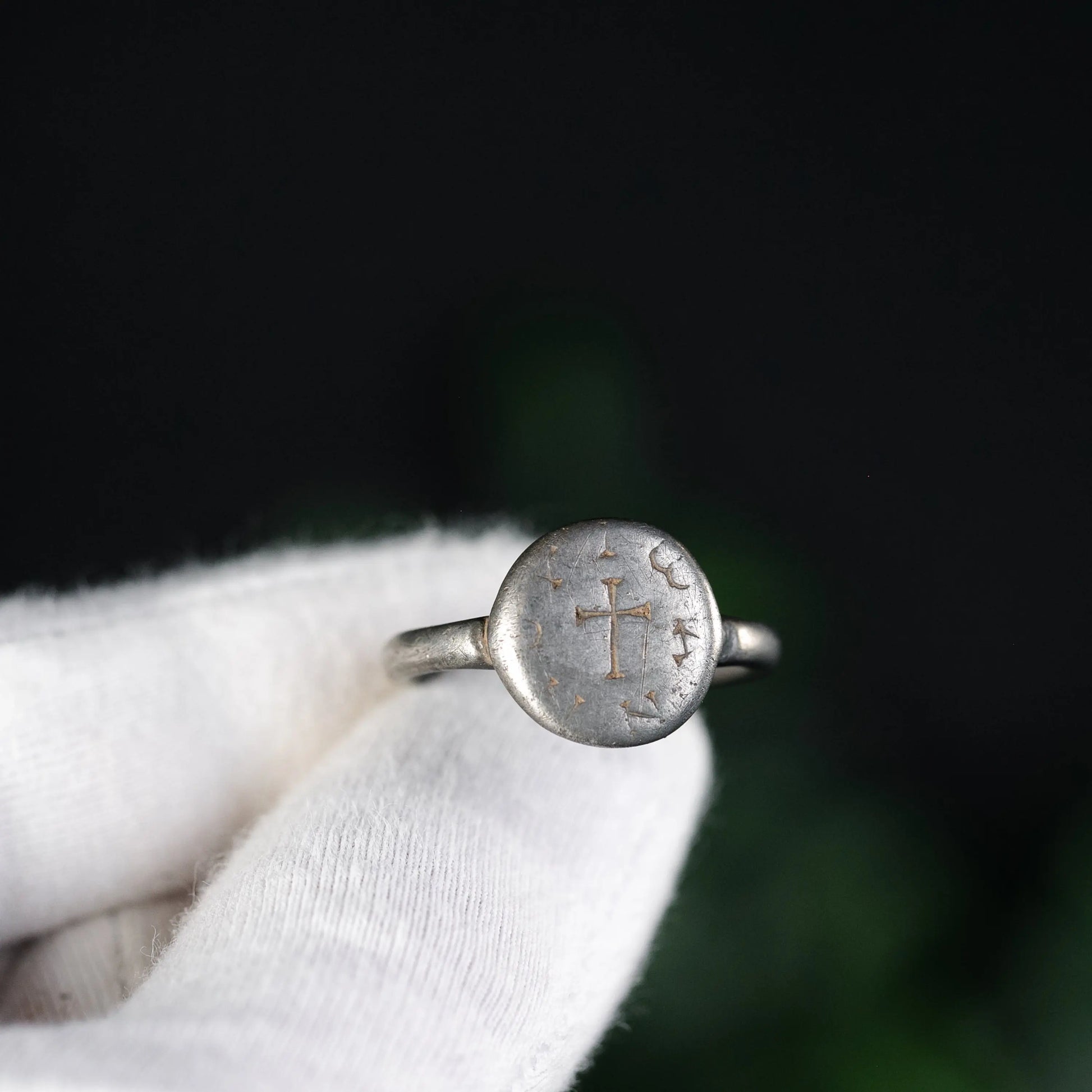 “Henricus” – Medieval Silver Seal Ring with Cross (12th–14th Century AD) – EU 65 / US 11 Aurora Antiqua