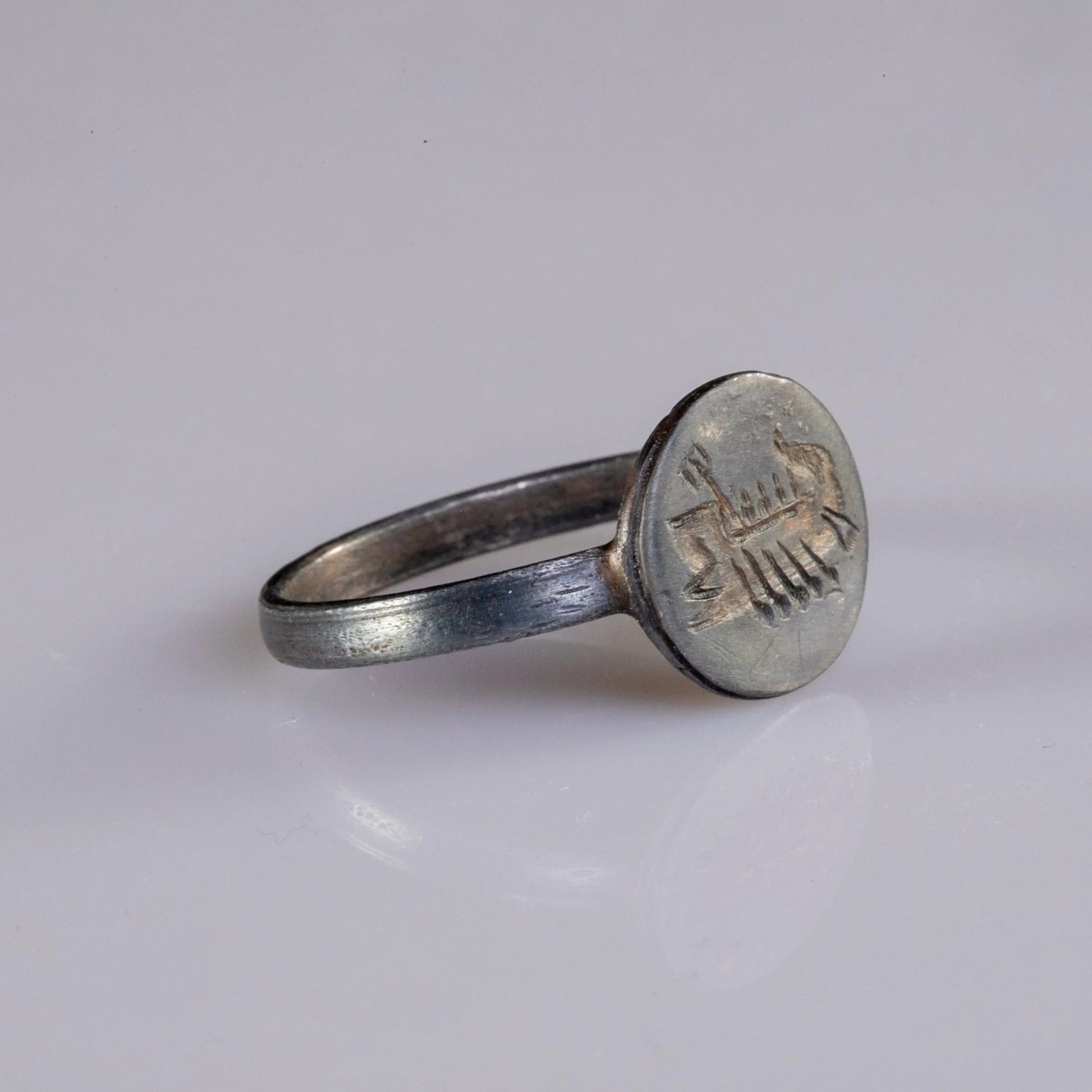 “Lucius” – Roman Silver Seal Ring Depicting a War Galley (1st–2nd Century AD) – EU 64 / US 10.5 Aurora Antiqua