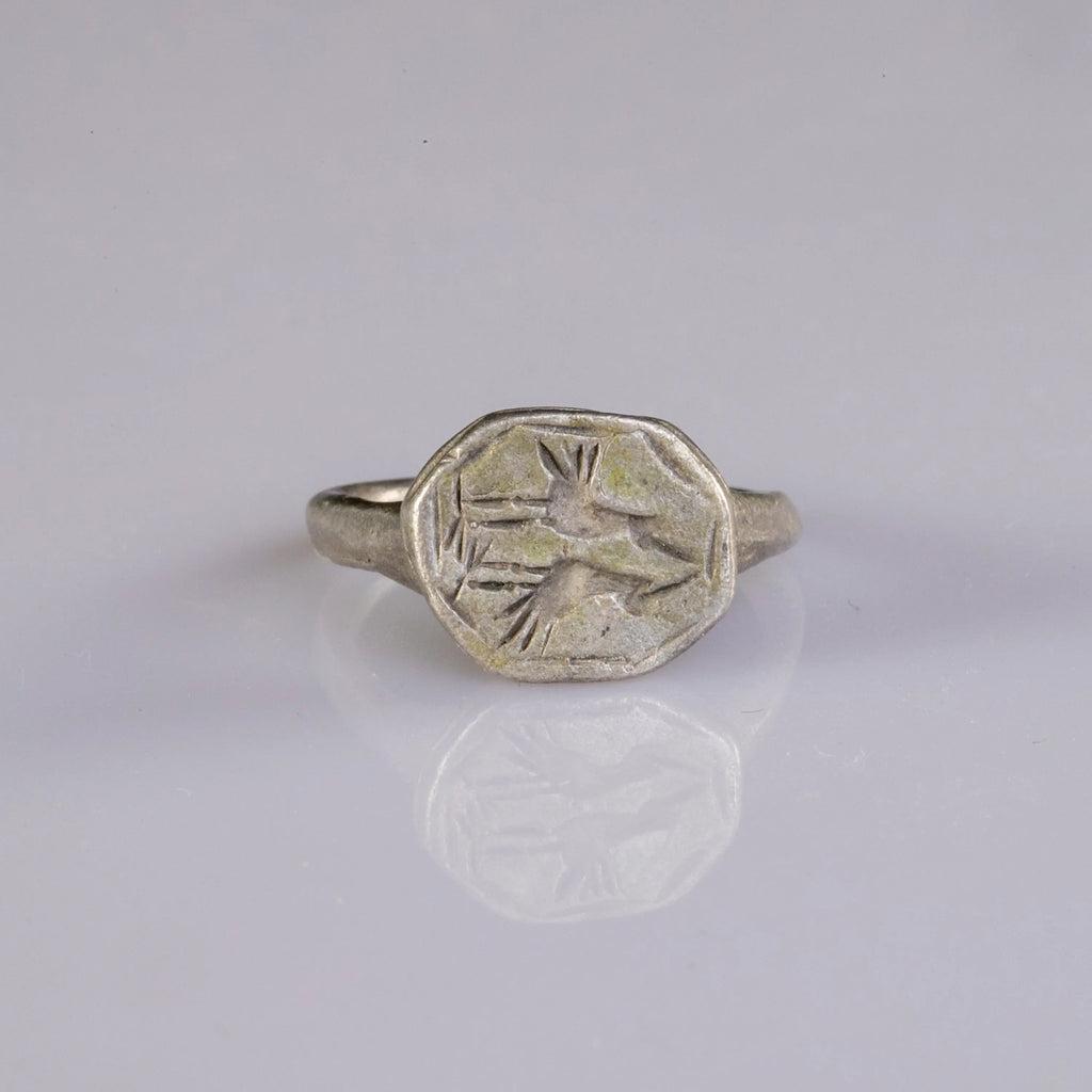 “Flavius” – Roman Silver Seal Ring with Twin-Bird Engraving (1st–3rd Century AD) – EU 53 / US 6.5 Aurora Antiqua