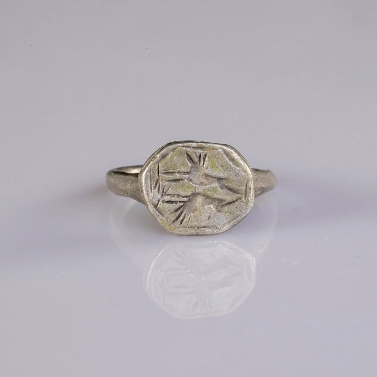“Flavius” – Roman Silver Seal Ring with Twin-Bird Engraving (1st–3rd Century AD) – EU 53 / US 6.5 Aurora Antiqua