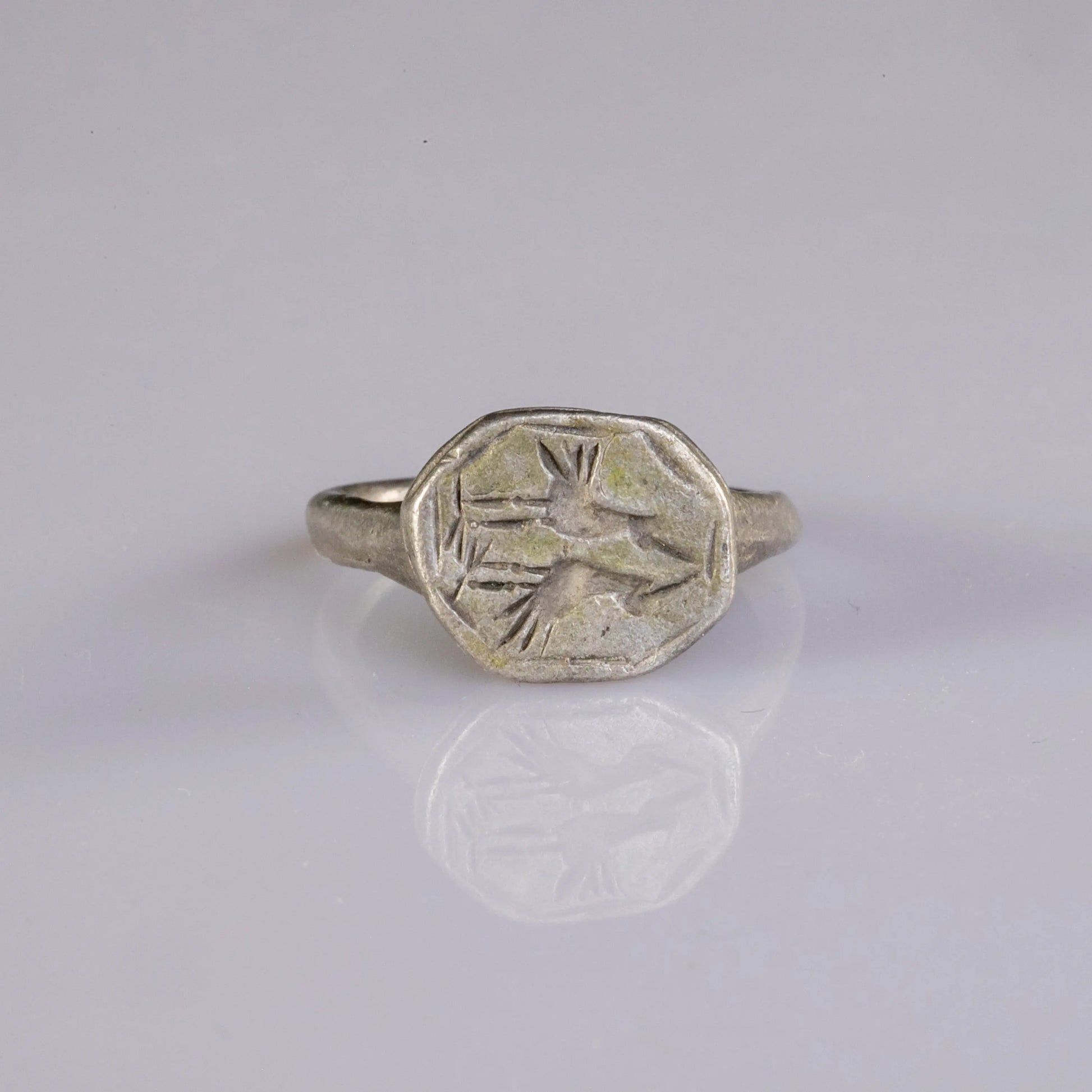 “Flavius” – Roman Silver Seal Ring with Twin-Bird Engraving (1st–3rd Century AD) – EU 53 / US 6.5 Aurora Antiqua