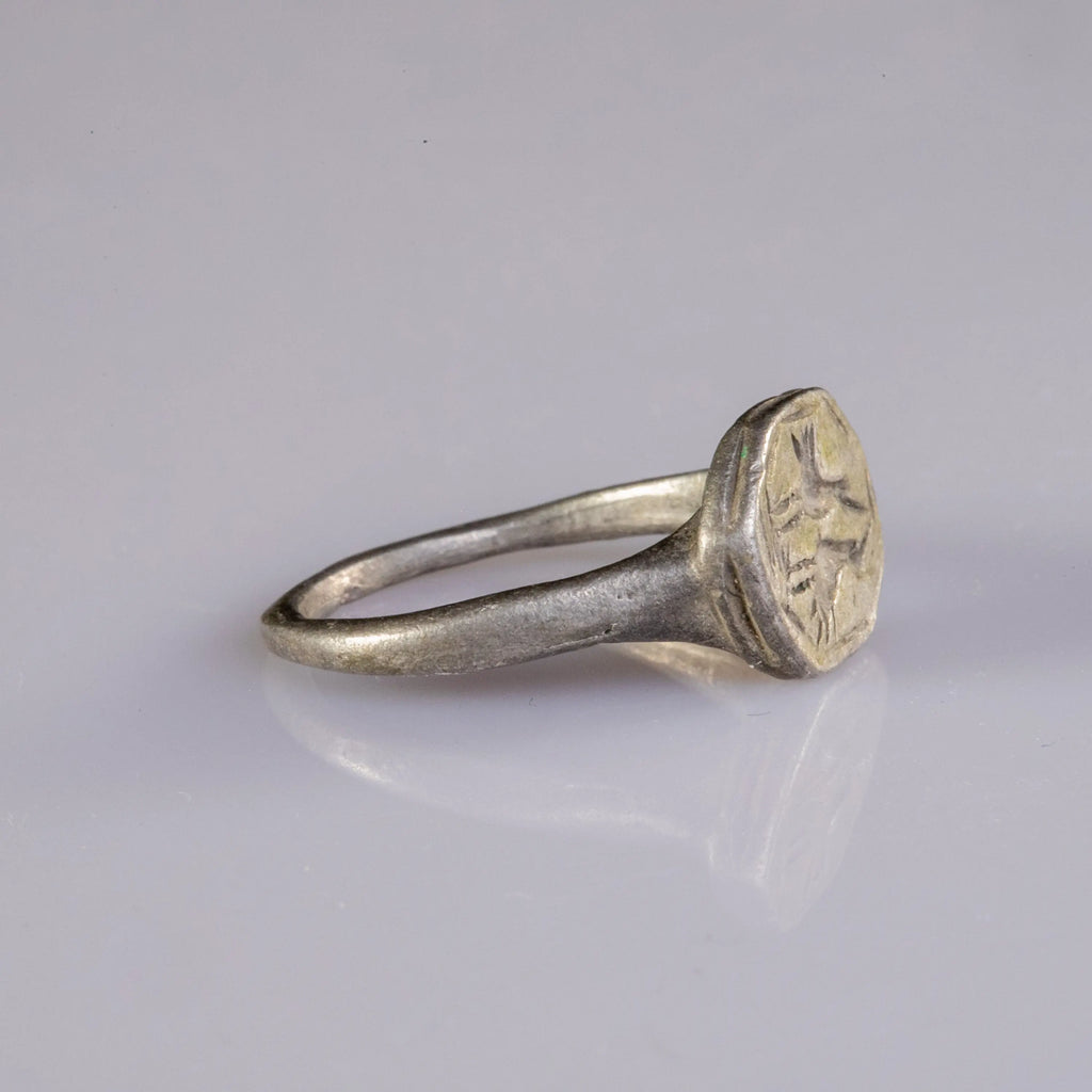 “Flavius” – Roman Silver Seal Ring with Twin-Bird Engraving (1st–3rd Century AD) – EU 53 / US 6.5 Aurora Antiqua
