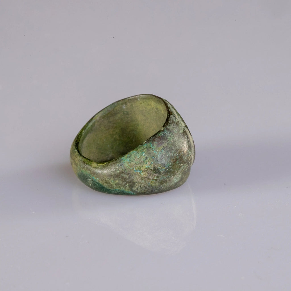 “Livia” – Roman Bronze Signet Ring Depicting Fortuna with Cornucopia (2nd–3rd Century AD) – EU 44 / US 3 Aurora Antiqua