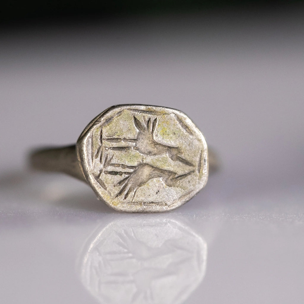 “Flavius” – Roman Silver Seal Ring with Twin-Bird Engraving (1st–3rd Century AD) – EU 53 / US 6.5 Aurora Antiqua