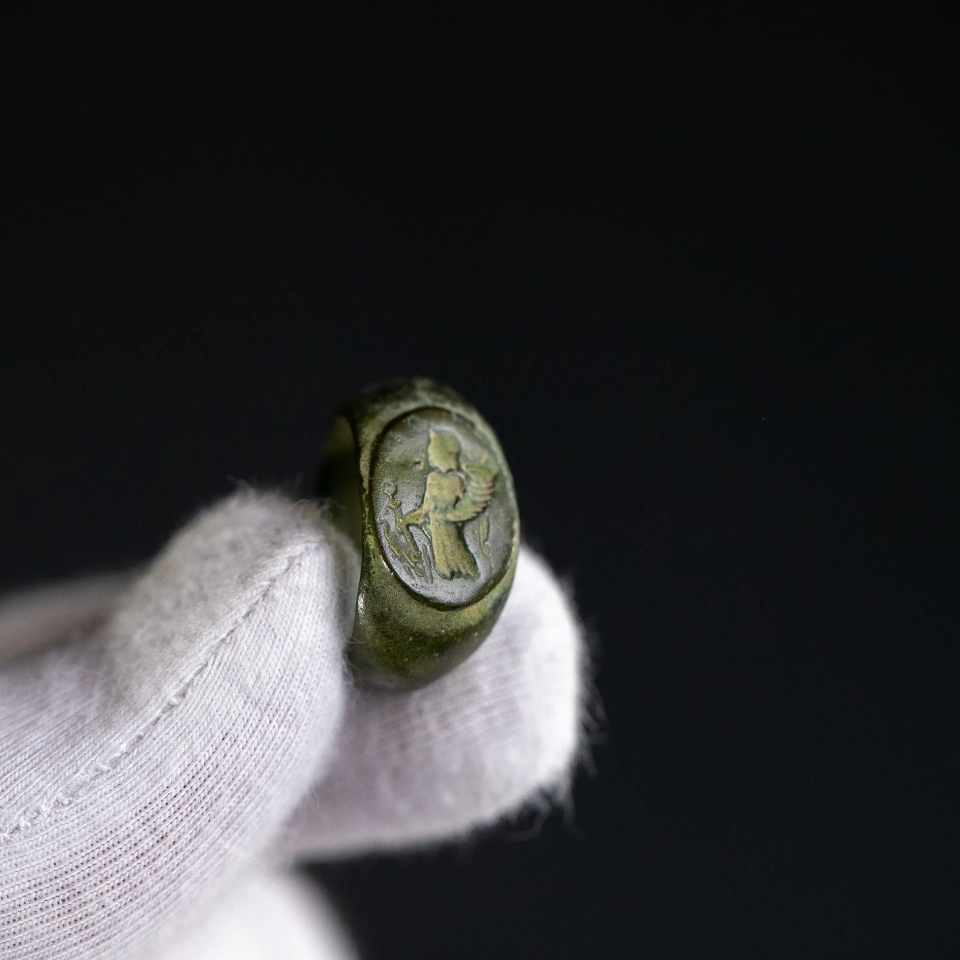 “Livia” – Roman Bronze Signet Ring Depicting Fortuna with Cornucopia (2nd–3rd Century AD) – EU 44 / US 3 Aurora Antiqua