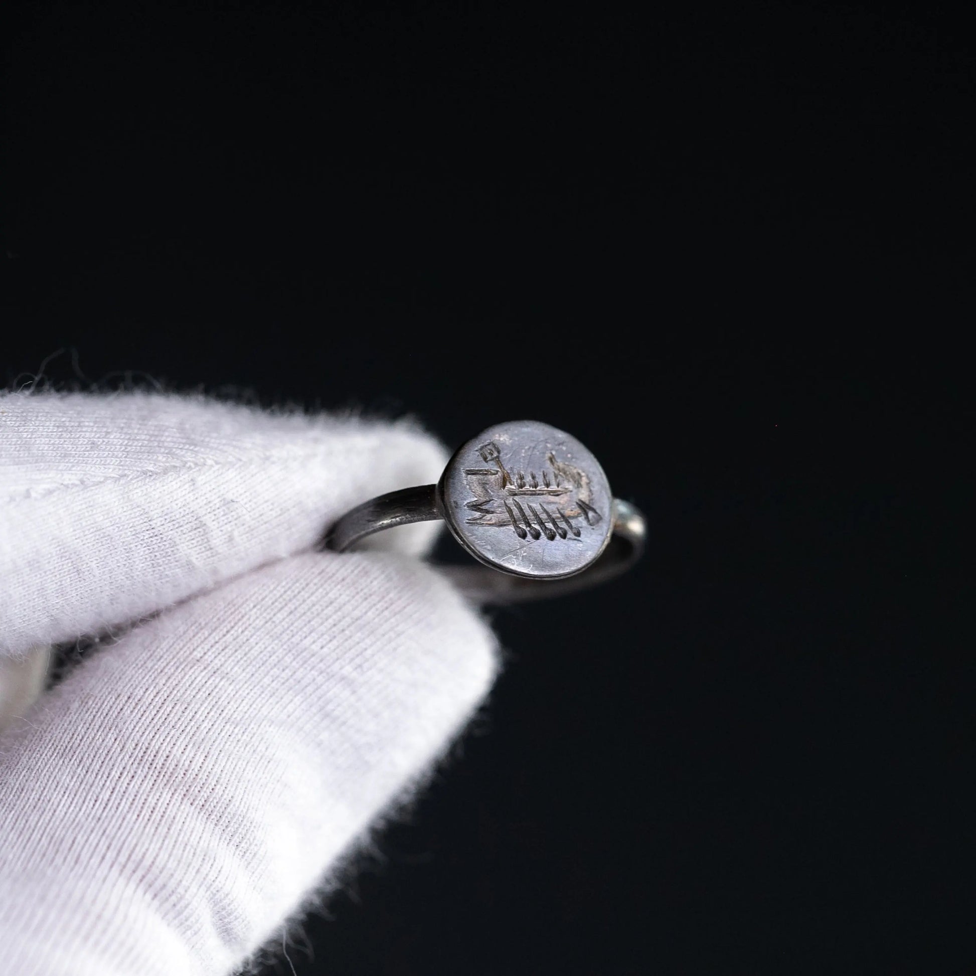 “Lucius” – Roman Silver Seal Ring Depicting a War Galley (1st–2nd Century AD) – EU 64 / US 10.5 Aurora Antiqua