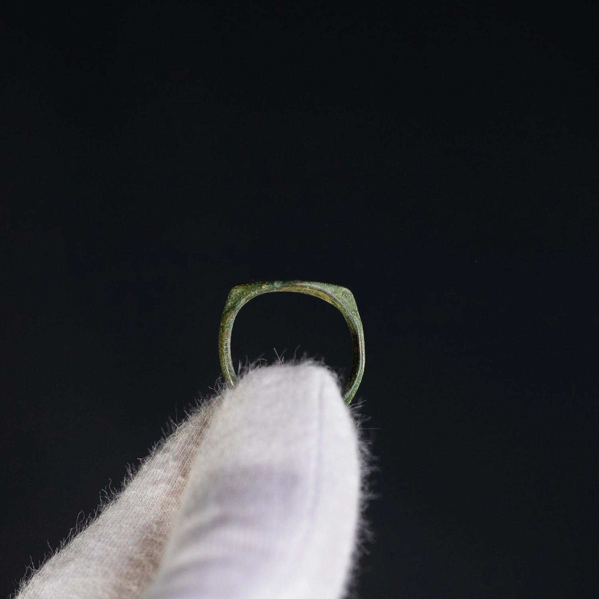 “Constantinus” – Late Roman Bronze Ring (4th–5th Century AD) – EU 55 / US 7.25 Aurora Antiqua
