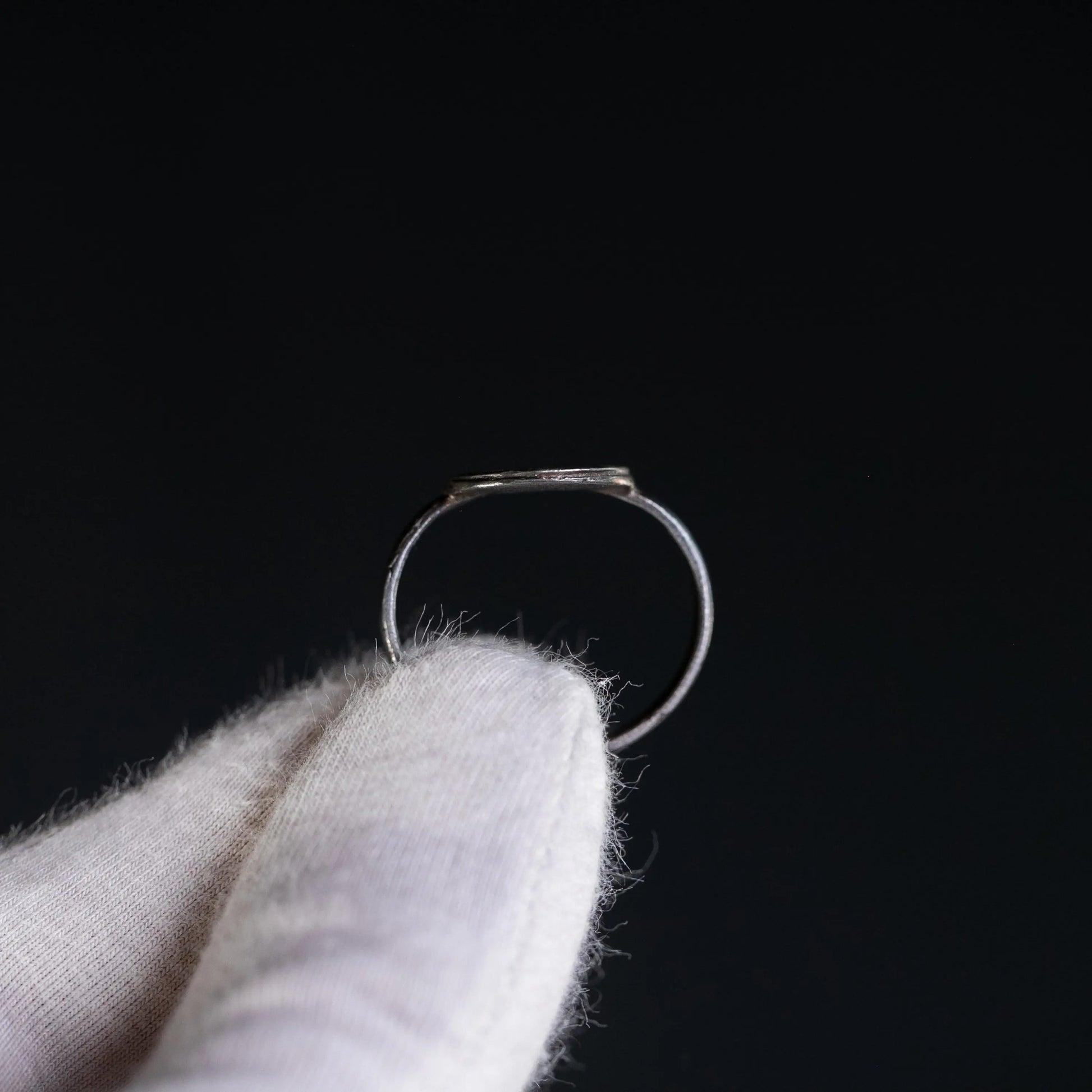 “Lucius” – Roman Silver Seal Ring Depicting a War Galley (1st–2nd Century AD) – EU 64 / US 10.5 Aurora Antiqua