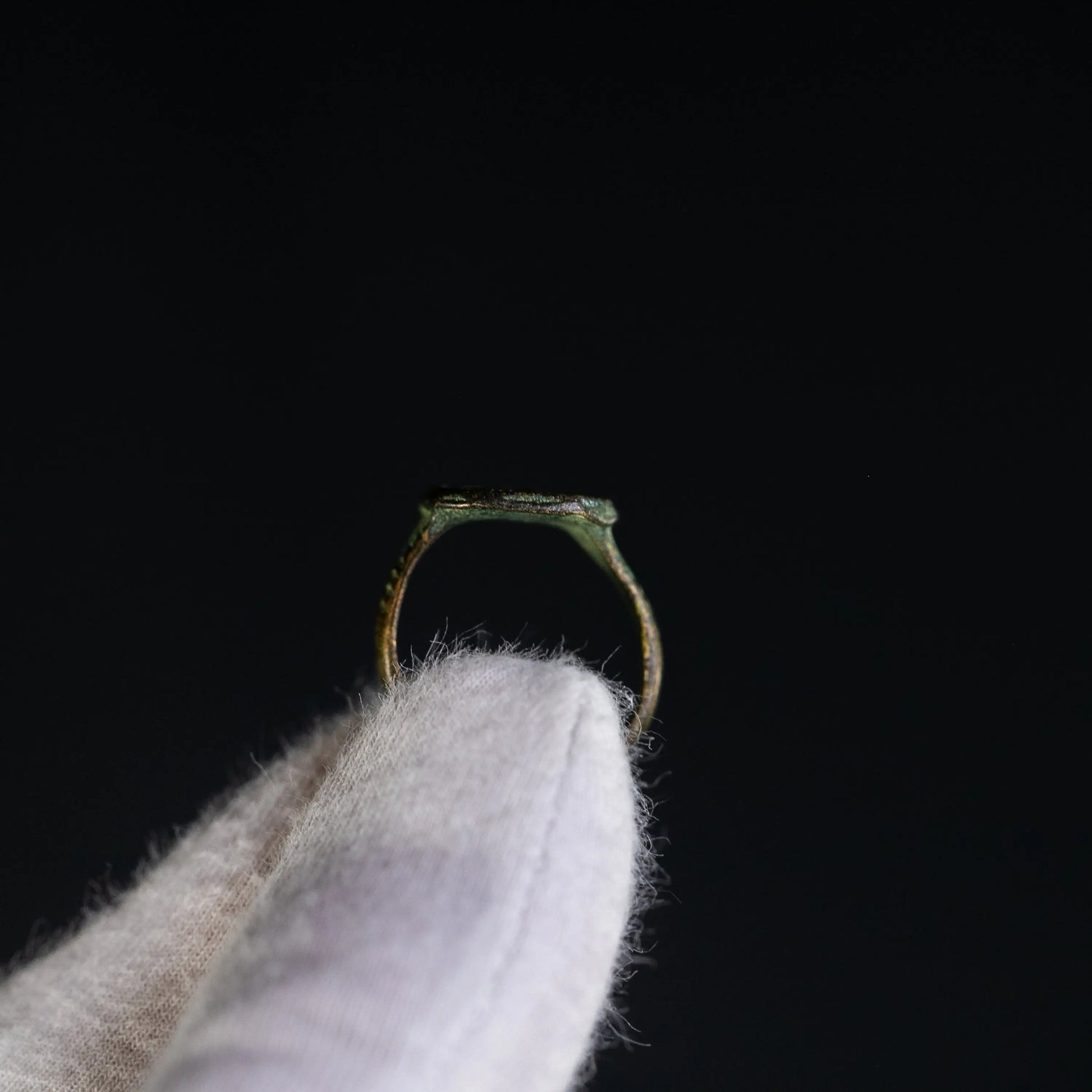 “Aelia” – Roman Bronze Signet Ring (2nd–3rd Century AD) – EU 51 / US 5.5 Aurora Antiqua