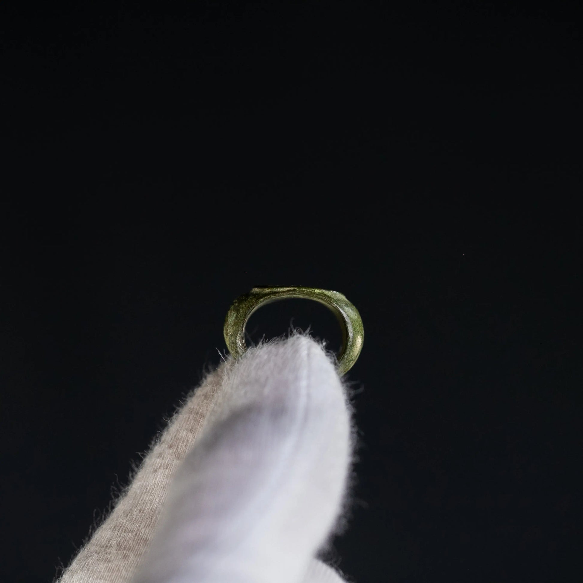 “Livia” – Roman Bronze Signet Ring Depicting Fortuna with Cornucopia (2nd–3rd Century AD) – EU 44 / US 3 Aurora Antiqua