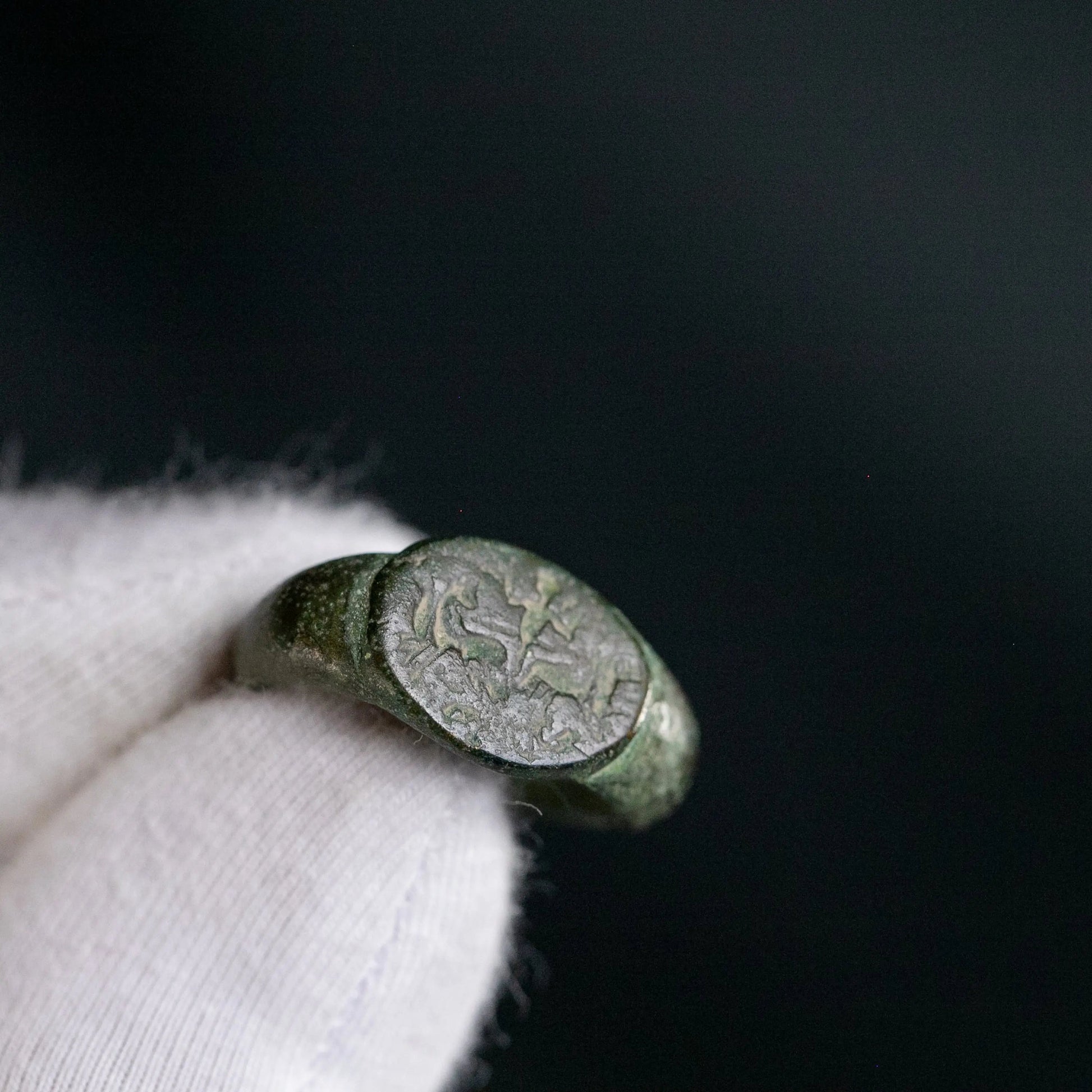“Silvanus” – Roman Bronze Signet Ring with Hunter Scene (2nd–3rd Century AD) – EU 54 / US 7.75 Aurora Antiqua