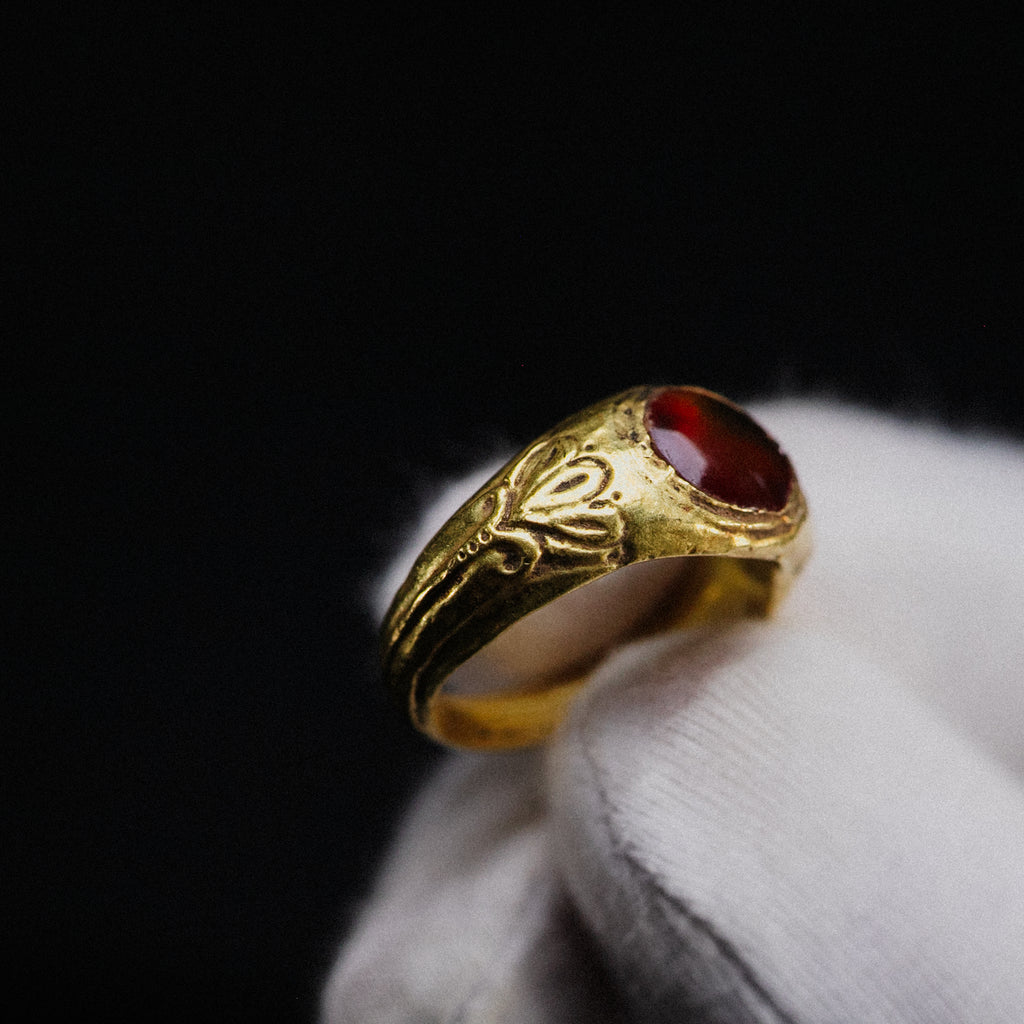 Roman High Karat Gold Ring with Carnelian Cabochon – “Aelius” (2nd–3rd century AD) – EU 56 / US 7.75