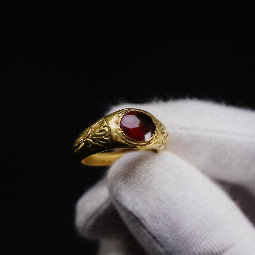 Roman High Karat Gold Ring with Carnelian Cabochon – “Aelius” (2nd–3rd century AD) – EU 56 / US 7.75