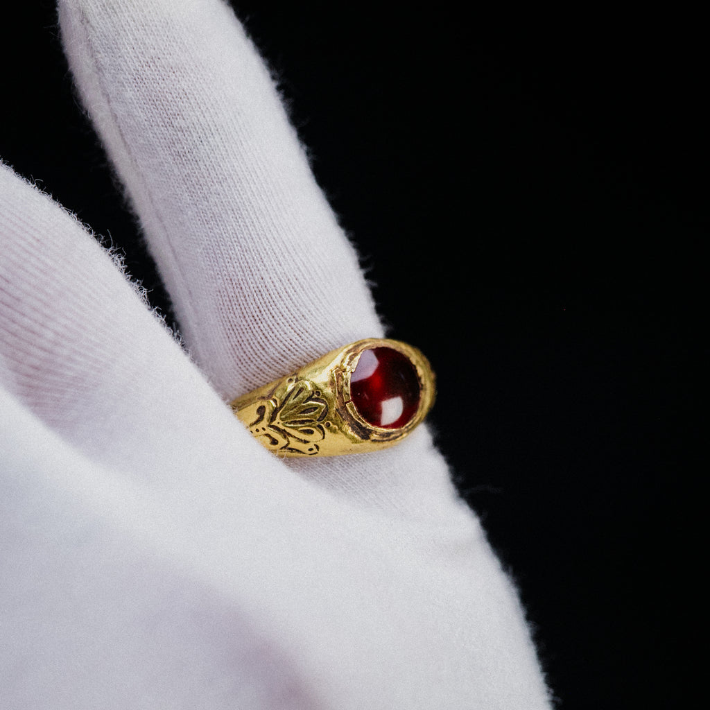 Roman High Karat Gold Ring with Carnelian Cabochon – “Aelius” (2nd–3rd century AD) – EU 56 / US 7.75