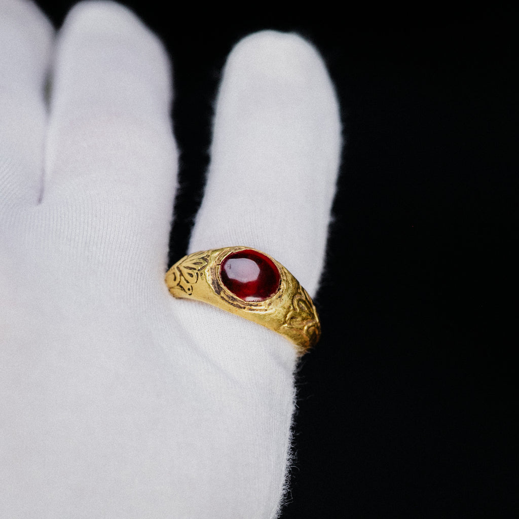 Roman High Karat Gold Ring with Carnelian Cabochon – “Aelius” (2nd–3rd century AD) – EU 56 / US 7.75