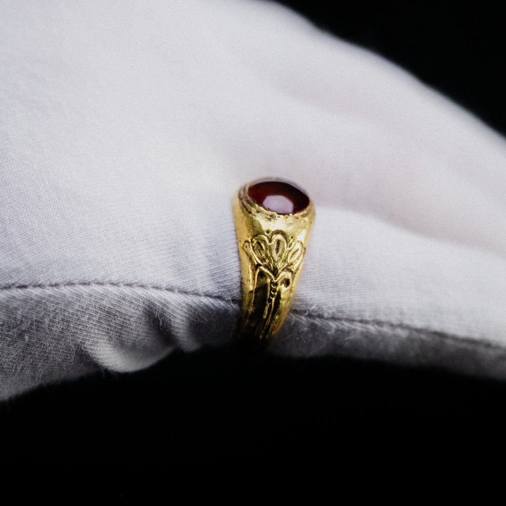 Roman High Karat Gold Ring with Carnelian Cabochon – “Aelius” (2nd–3rd century AD) – EU 56 / US 7.75