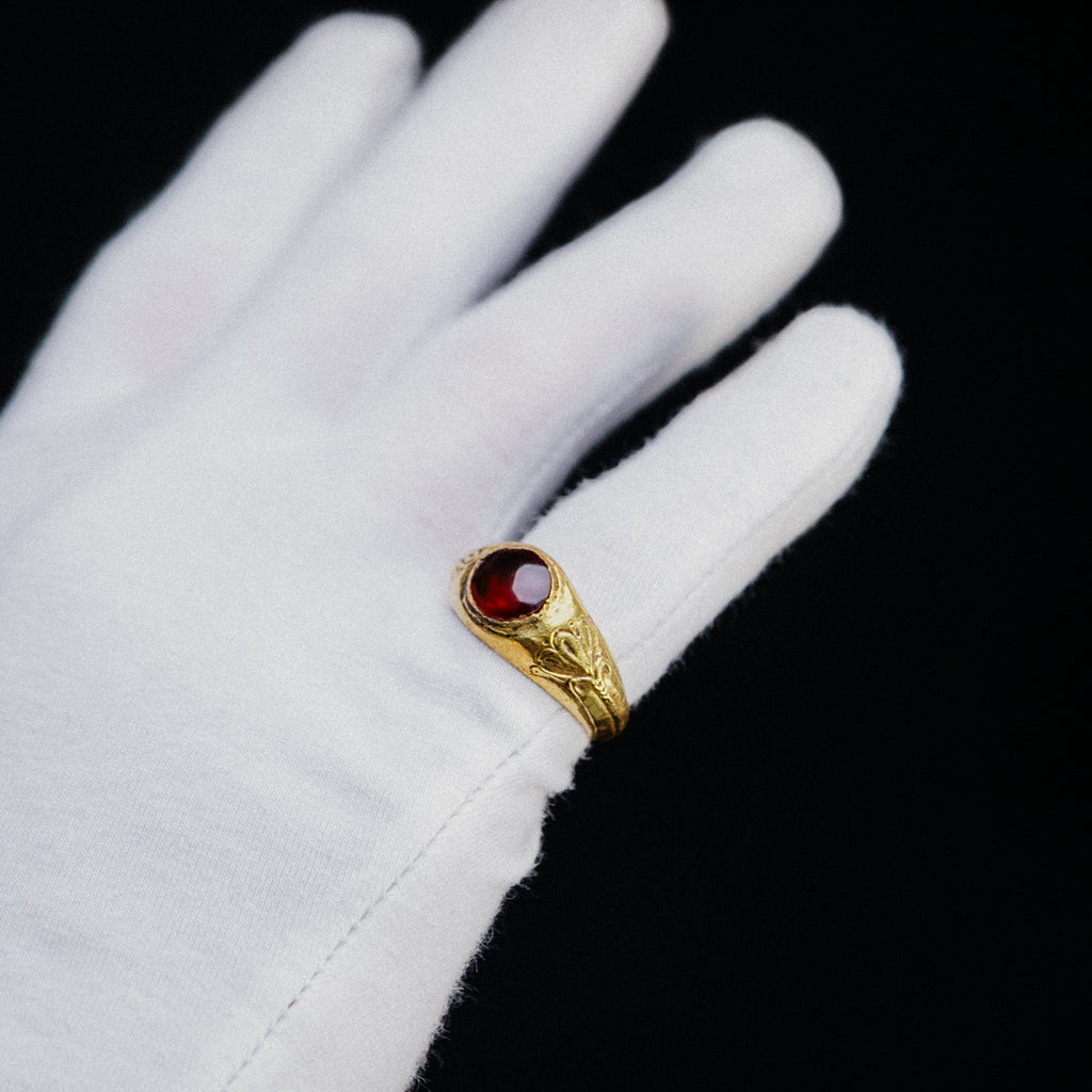 Roman High Karat Gold Ring with Carnelian Cabochon – “Aelius” (2nd–3rd century AD) – EU 56 / US 7.75