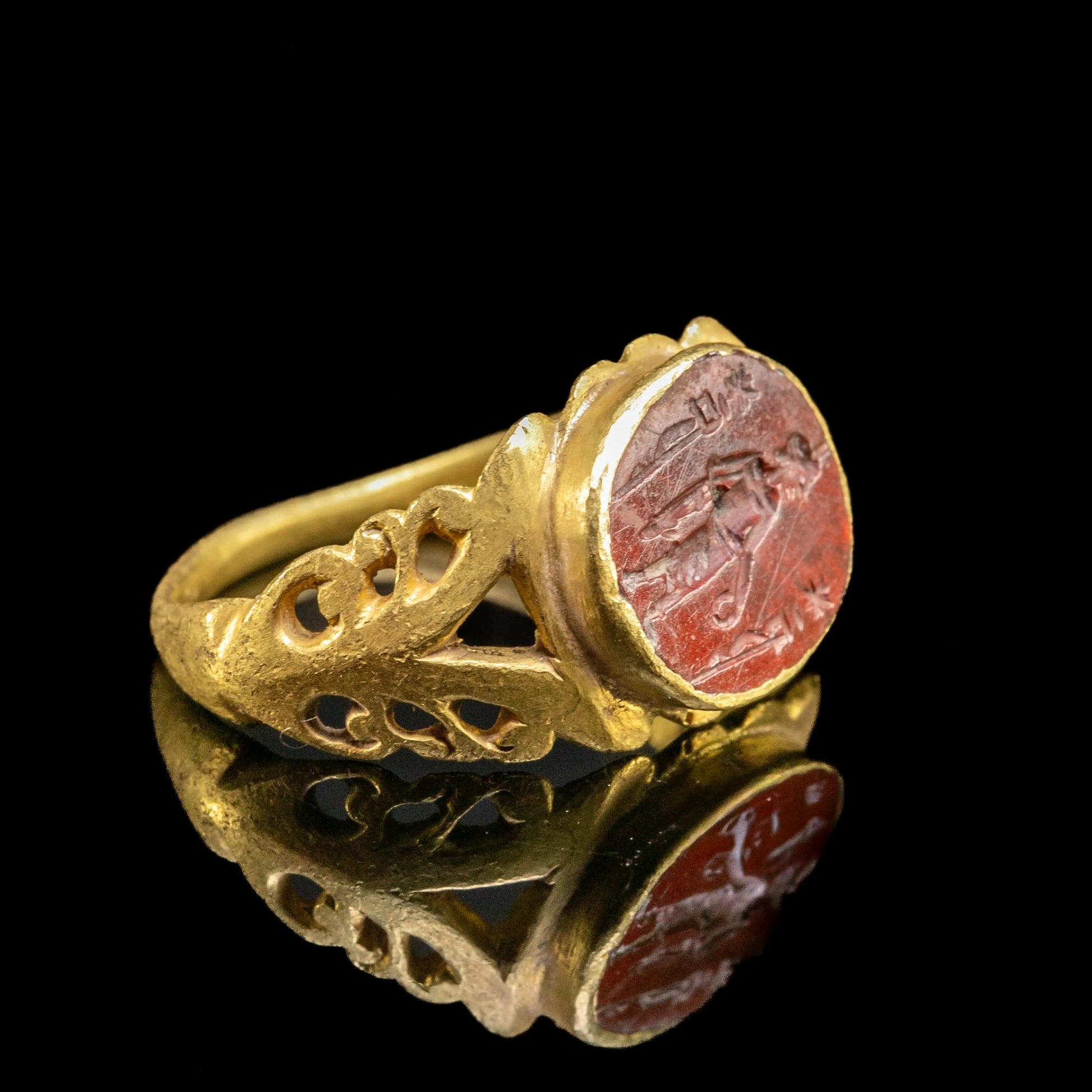 Roman Gold Ring with Red Jasper Intaglio – “Sol Invictus” (2nd–3rd c. AD) – EU 57 / US 8 - Aurora Antiqua