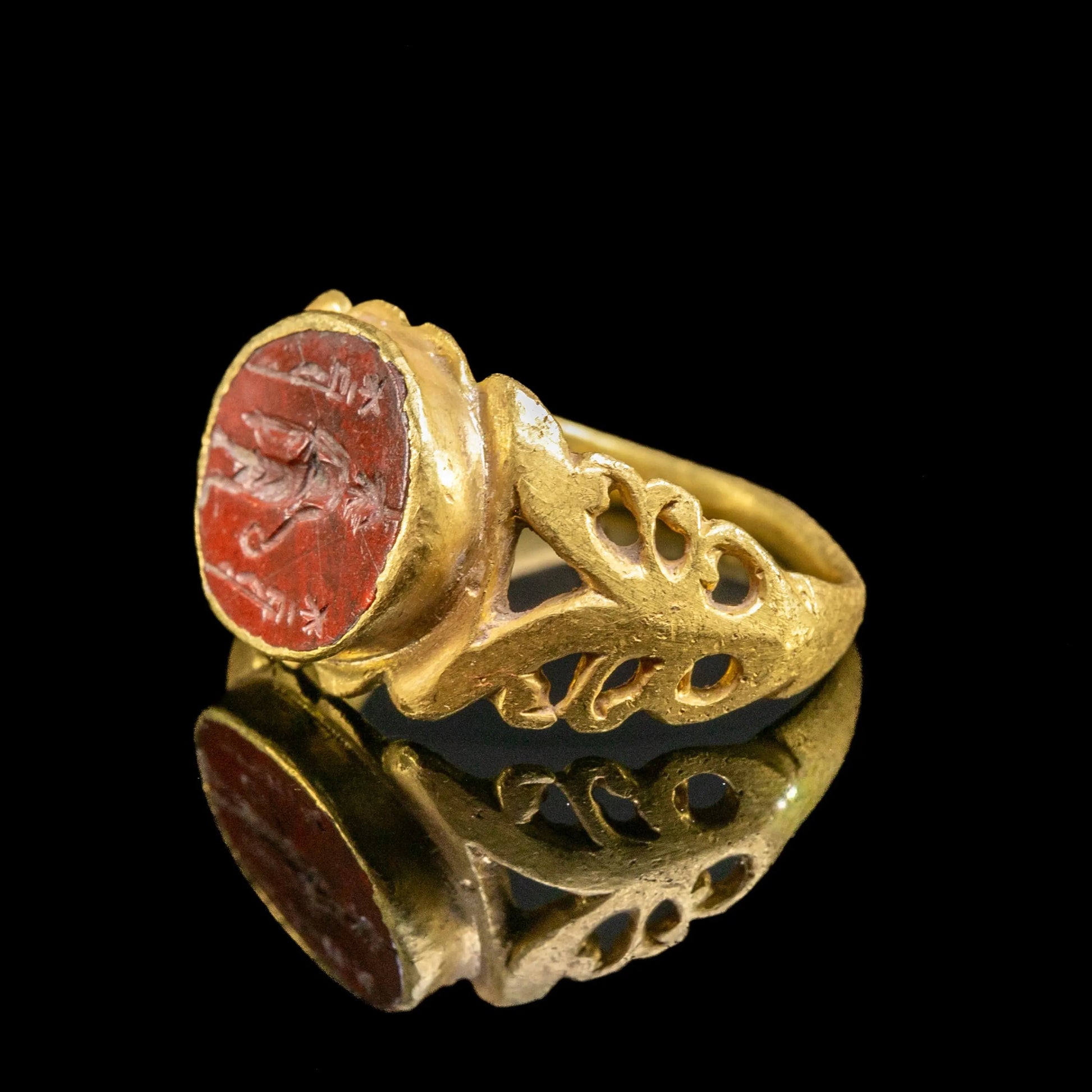 Roman Gold Ring with Red Jasper Intaglio – “Sol Invictus” (2nd–3rd c. AD) – EU 57 / US 8 - Aurora Antiqua