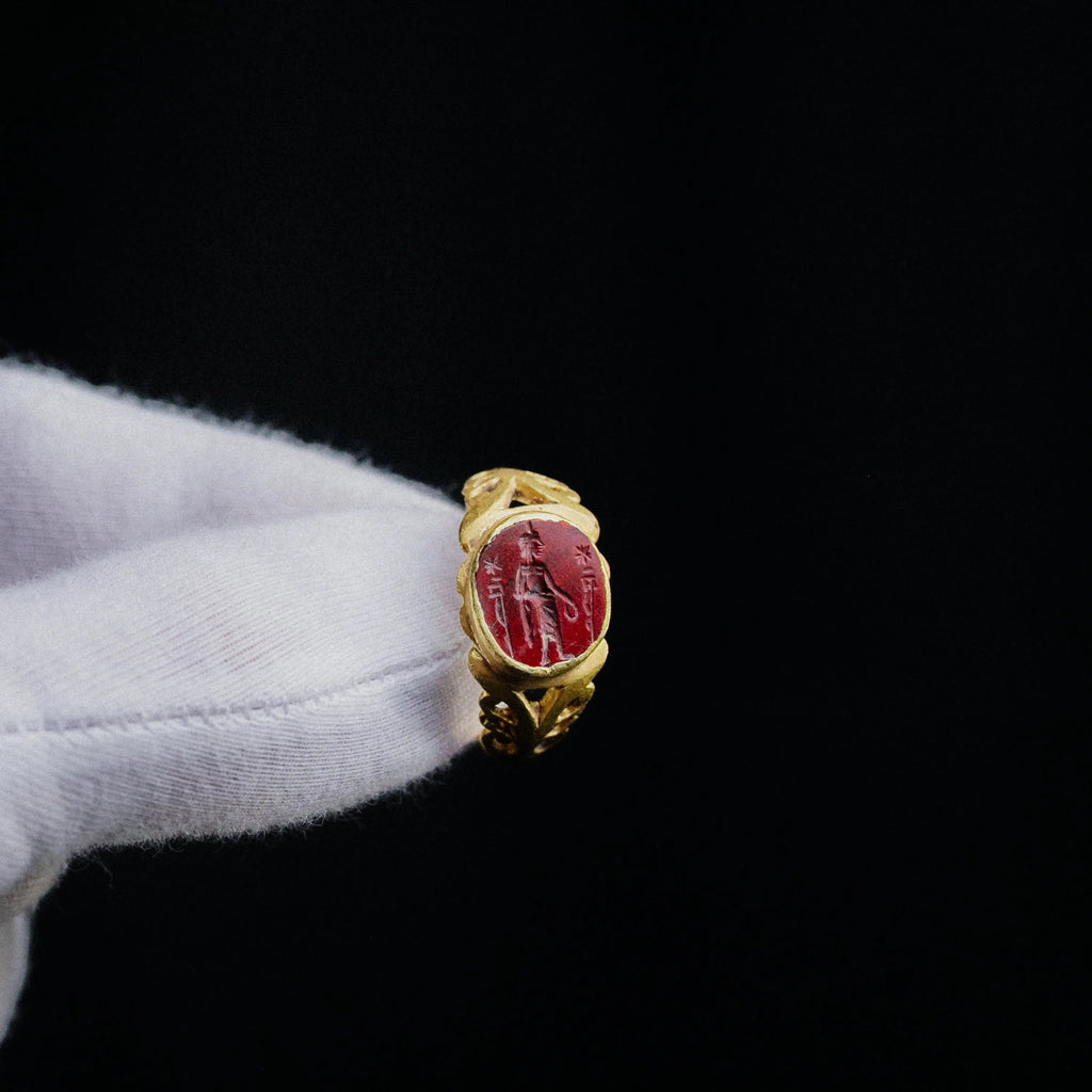 Roman Gold Ring with Red Jasper Intaglio – “Sol Invictus” (2nd–3rd c. AD) – EU 57 / US 8 - Aurora Antiqua