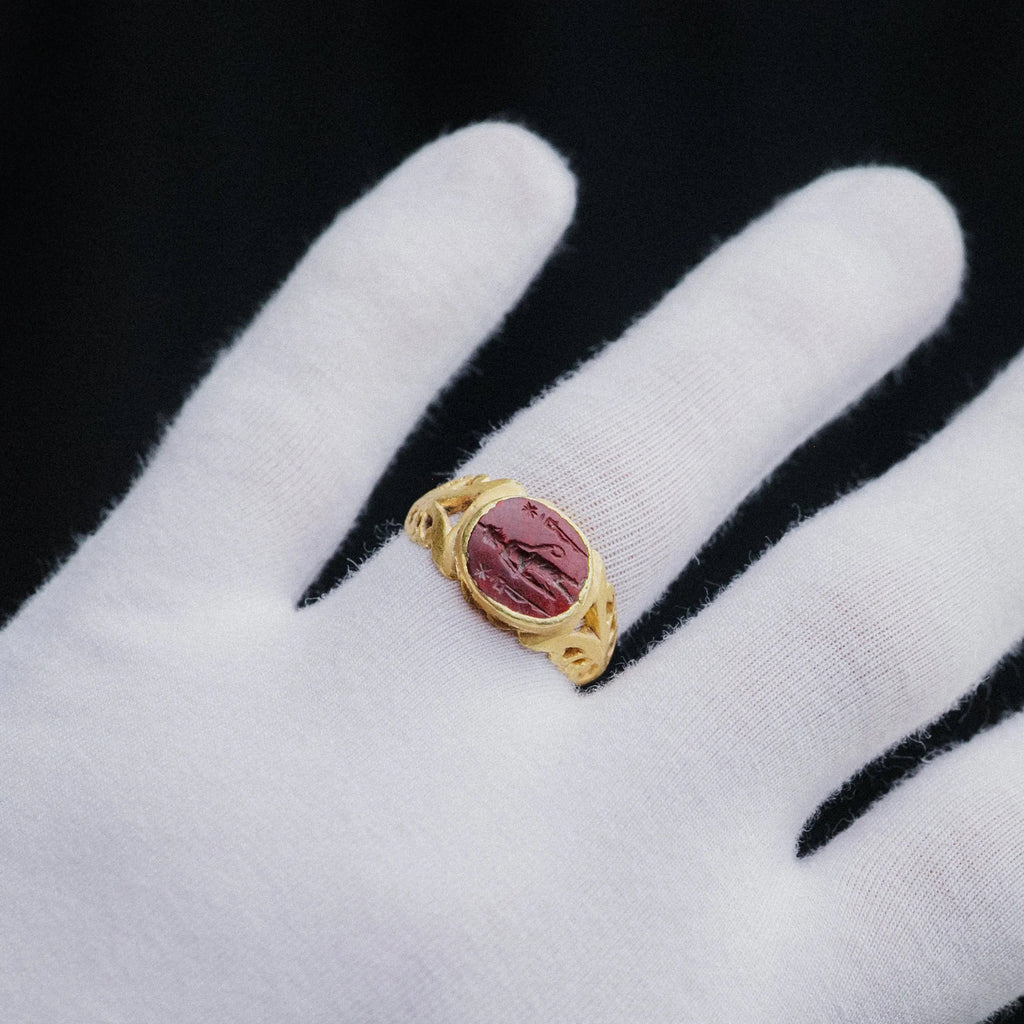 Roman Gold Ring with Red Jasper Intaglio – “Sol Invictus” (2nd–3rd c. AD) – EU 57 / US 8 - Aurora Antiqua
