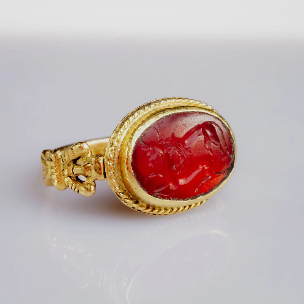 Roman Gold Ring with Carnelian Intaglio – “Leo et Cervus” (2nd–3rd c. AD) – EU 60 / US 9.25 - Aurora Antiqua