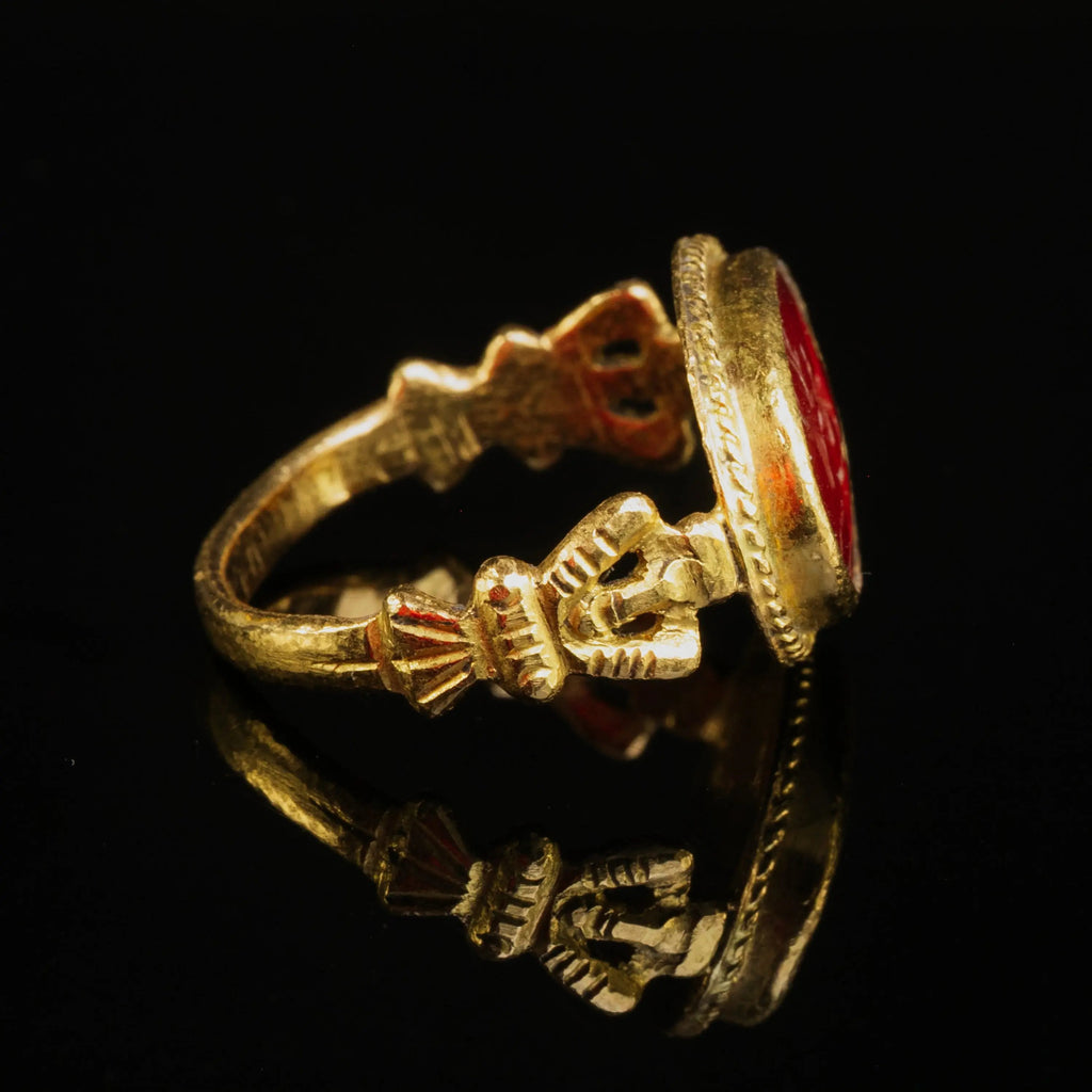 Roman Gold Ring with Carnelian Intaglio – “Leo et Cervus” (2nd–3rd c. AD) – EU 60 / US 9.25 - Aurora Antiqua