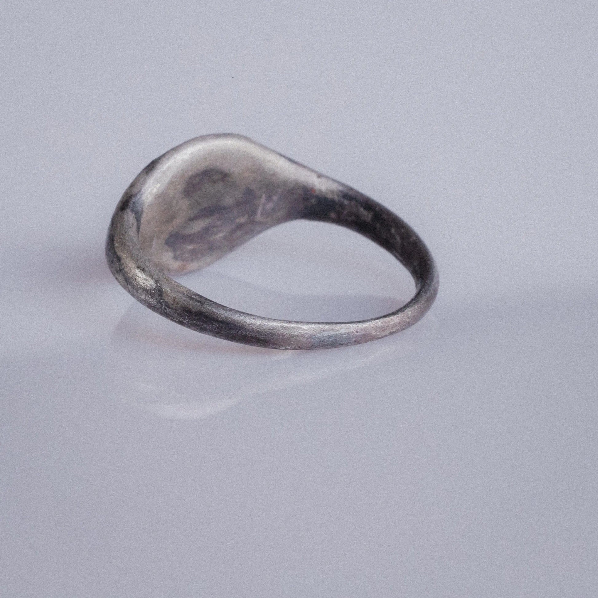 Roman Silver Ring with Cream Stone Intaglio of Horse – “Equitius” (1st–3rd c. AD) – EU 53.5 / US 6.75 Aurora Antiqua