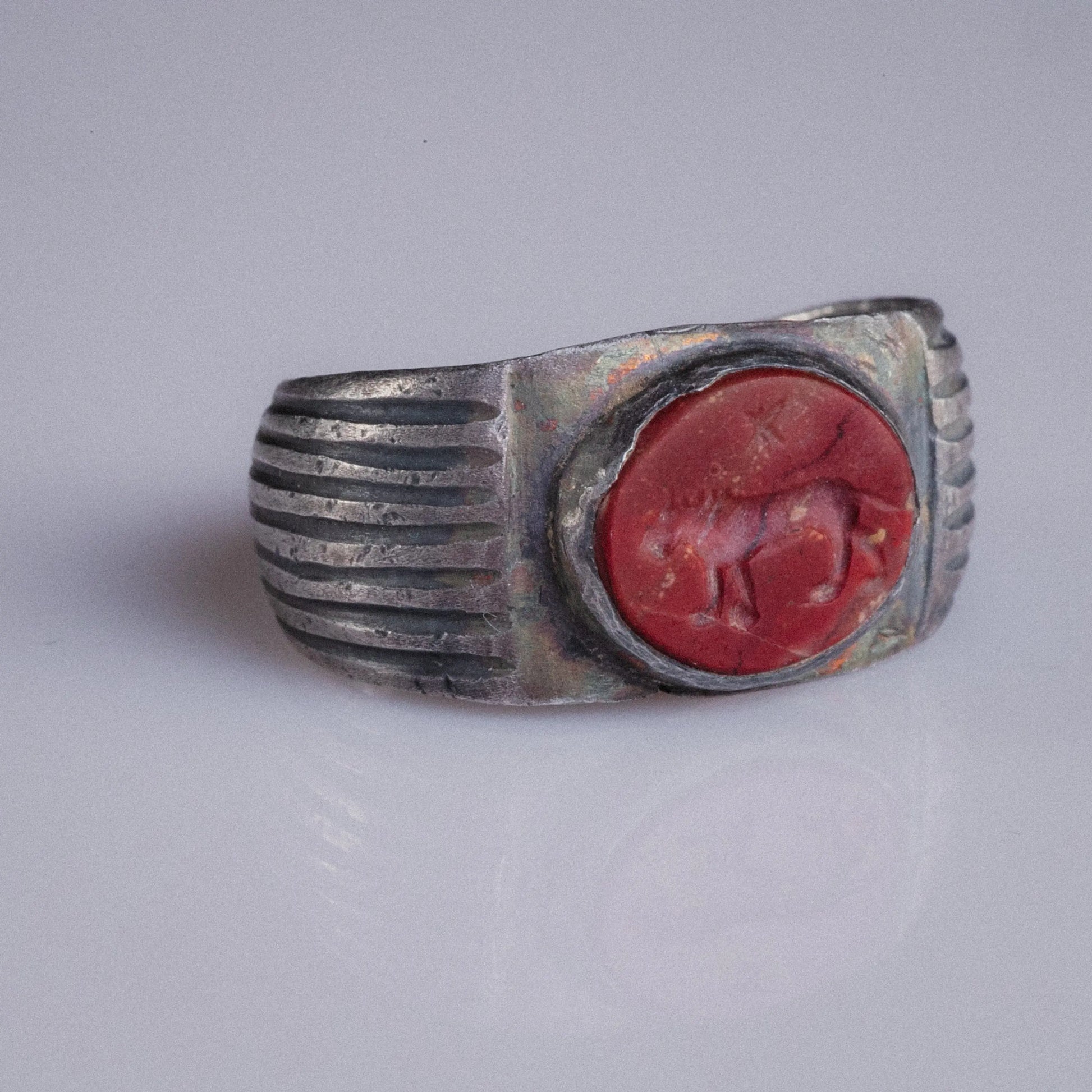 Eastern Roman / Sasanian Silver Ring with Red Jasper Intaglio – “Leo Astralis” (5th–6th c. AD) – EU 59 / US 9 - Aurora Antiqua